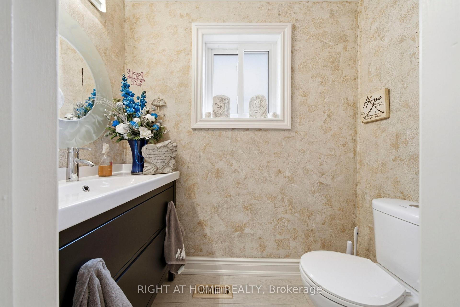Photo 23 of 7 Polygon Court, Brampton, Heart Lake West — HOMEH
