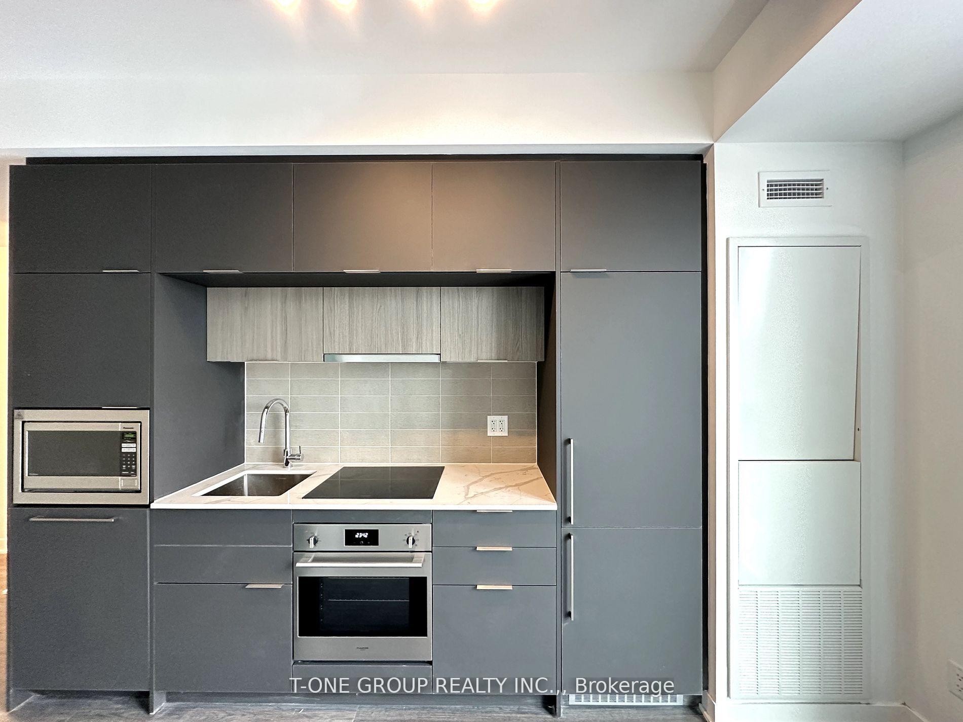 Photo 4 of Unit 803, 185 Alberta Avenue, Toronto, Oakwood Village — HOMEH