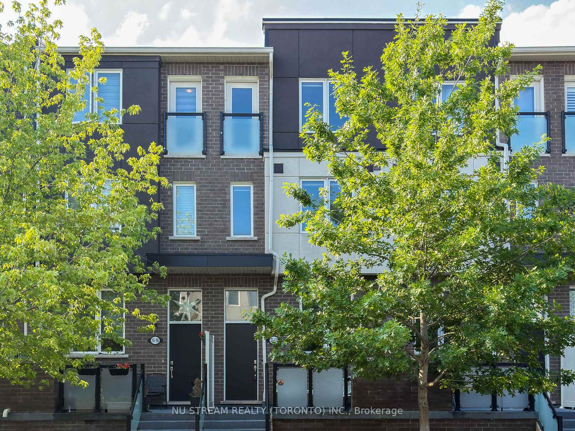 Front of Unit 17, 15 Heron Park Place