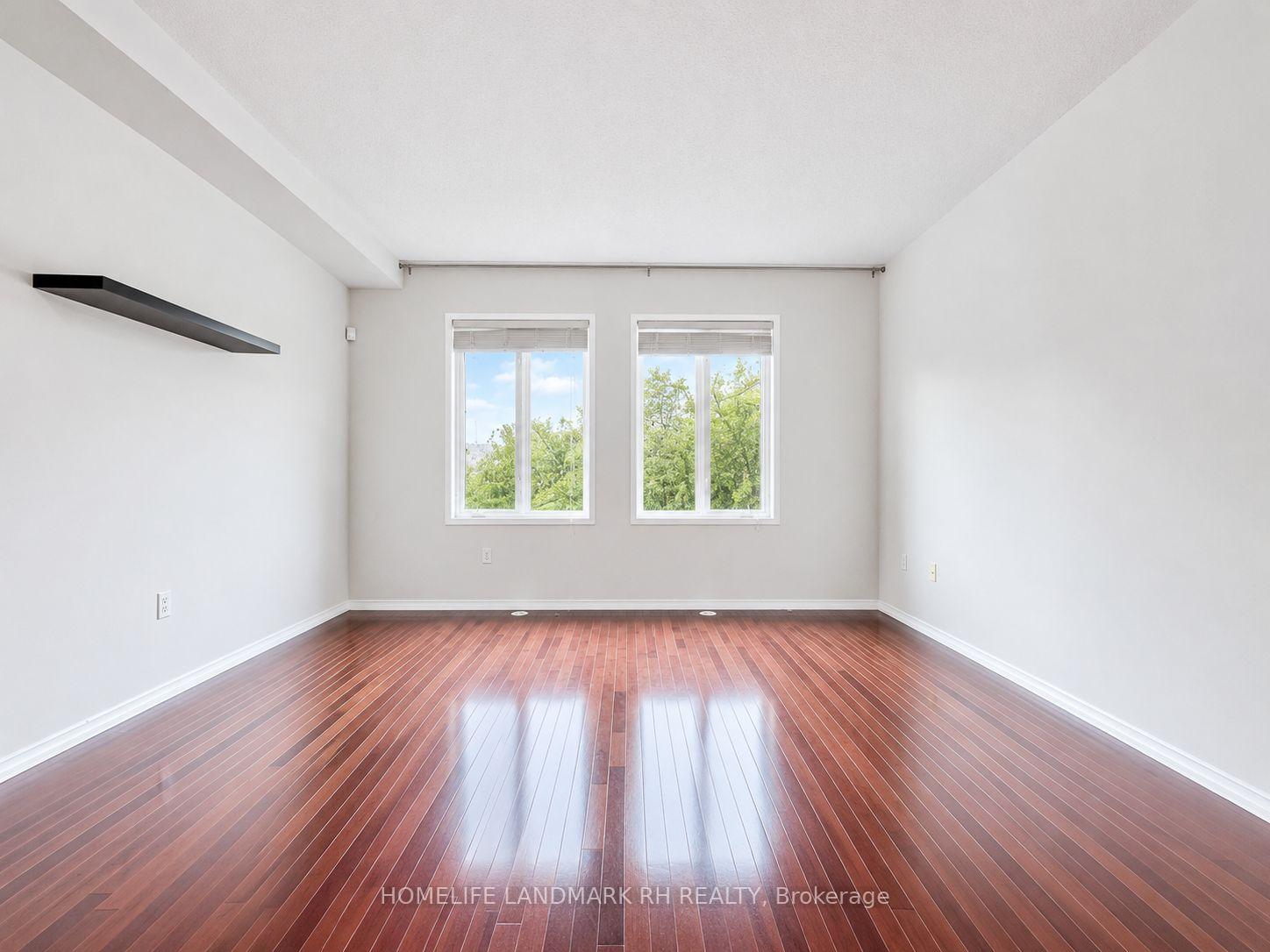 Photo 2 of 5 Coburg Crescent, Richmond Hill, Langstaff — HOMEH