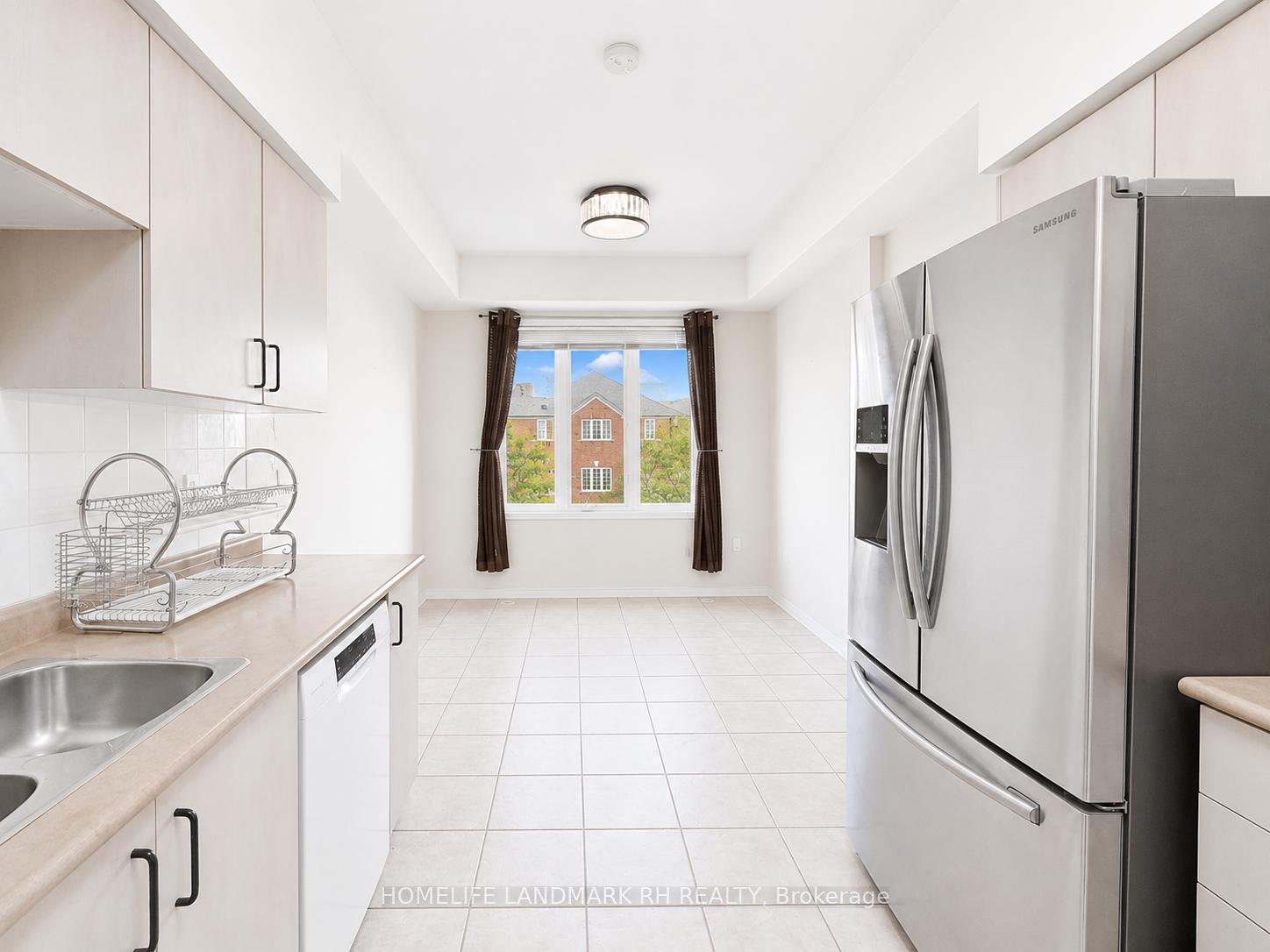 Photo 5 of 5 Coburg Crescent, Richmond Hill, Langstaff — HOMEH
