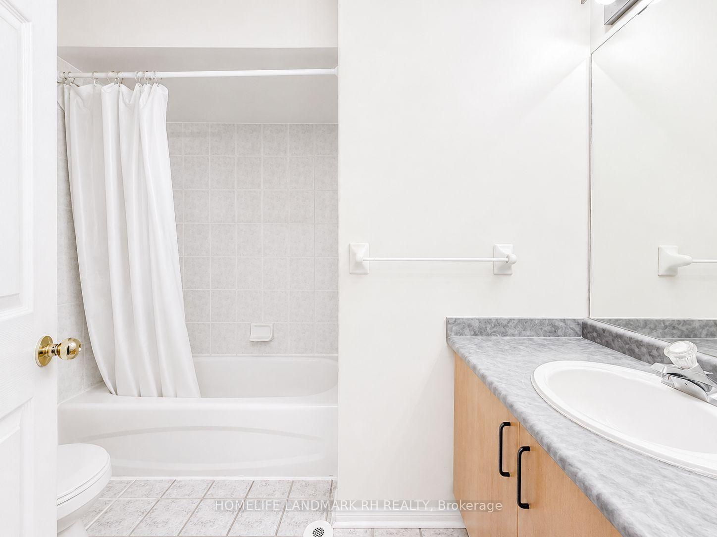 Photo 11 of 5 Coburg Crescent, Richmond Hill, Langstaff — HOMEH