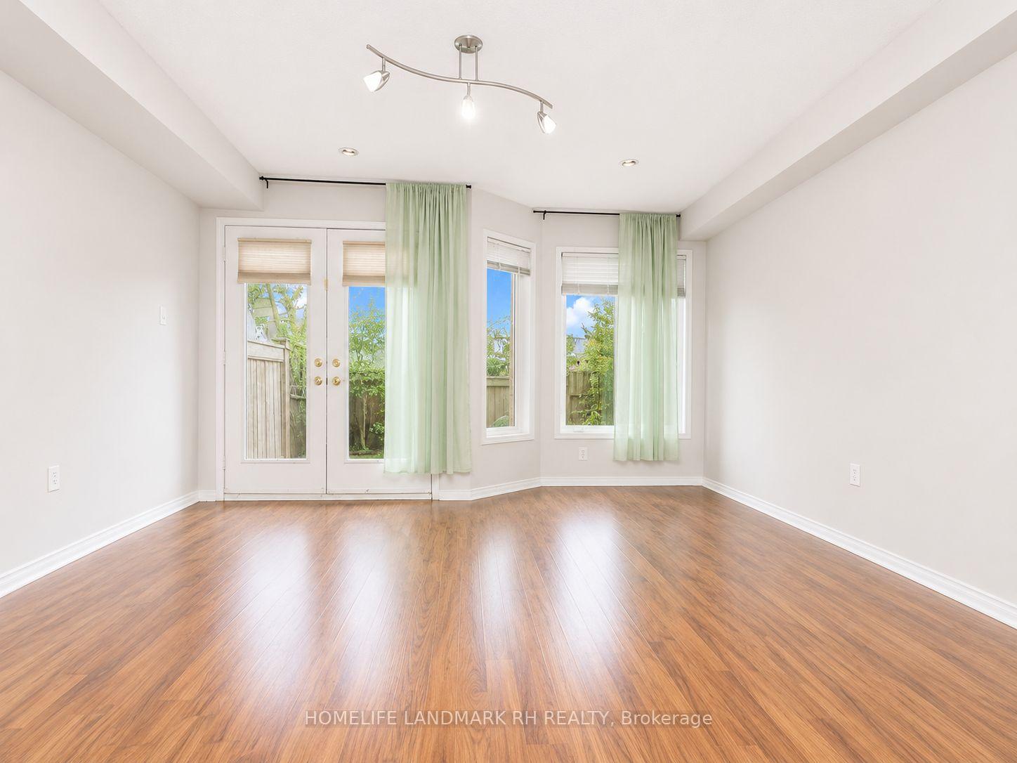 Photo 13 of 5 Coburg Crescent, Richmond Hill, Langstaff — HOMEH