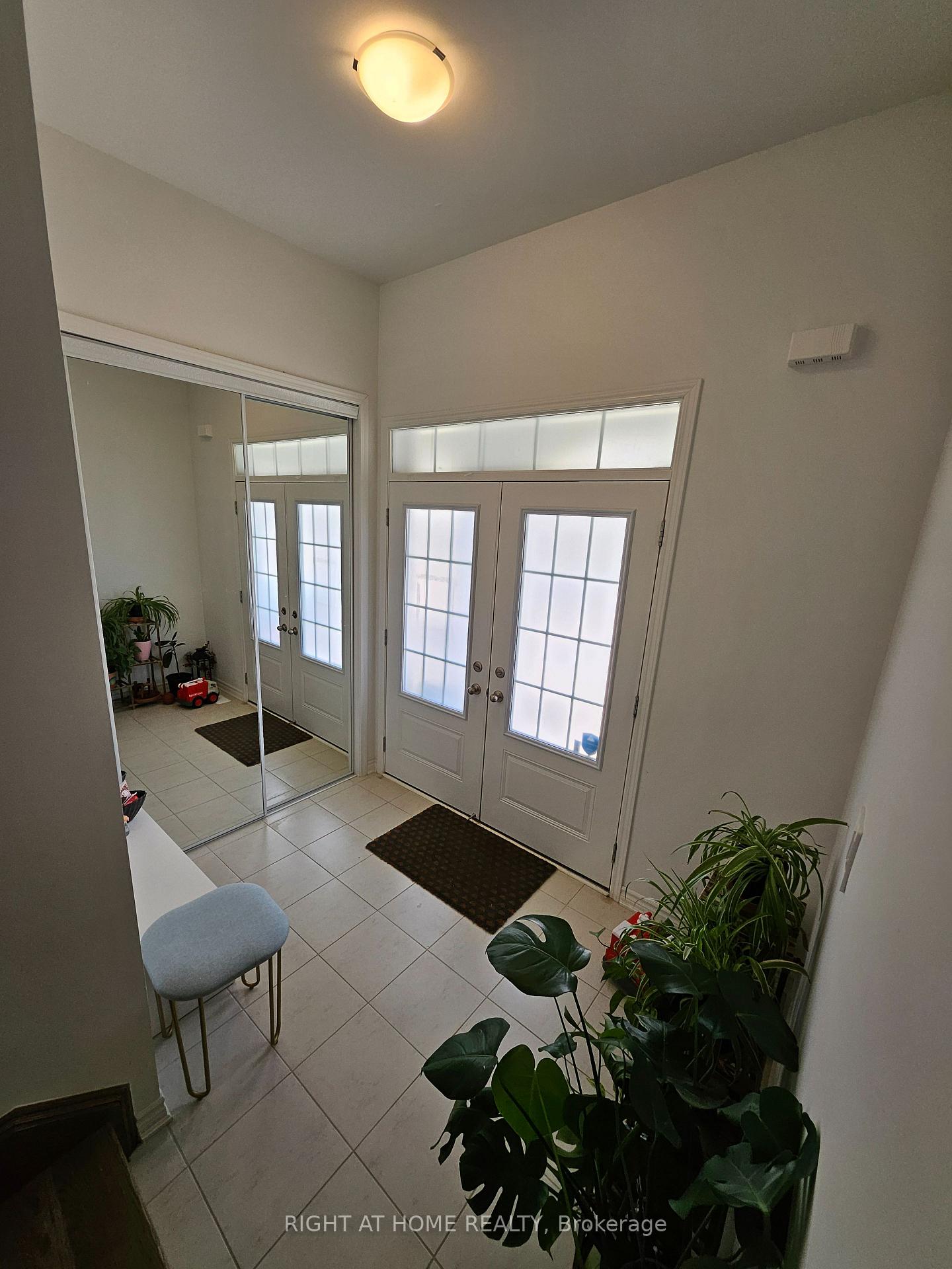Photo 2 of Unit Upper, 1615 Severn Drive, Milton, Bowes — HOMEH