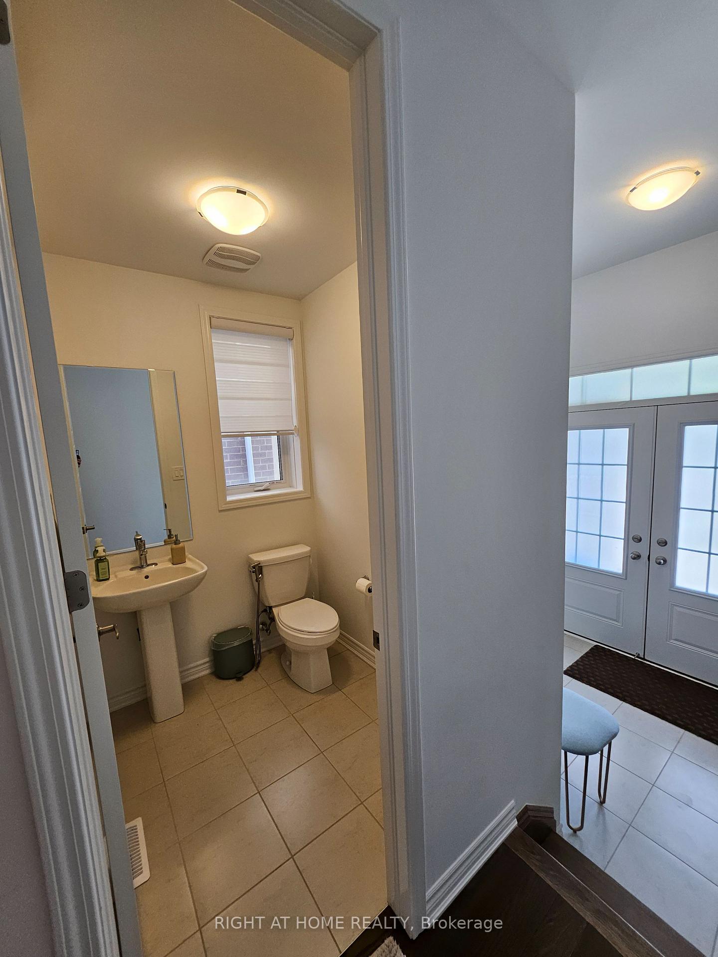 Photo 4 of Unit Upper, 1615 Severn Drive, Milton, Bowes — HOMEH