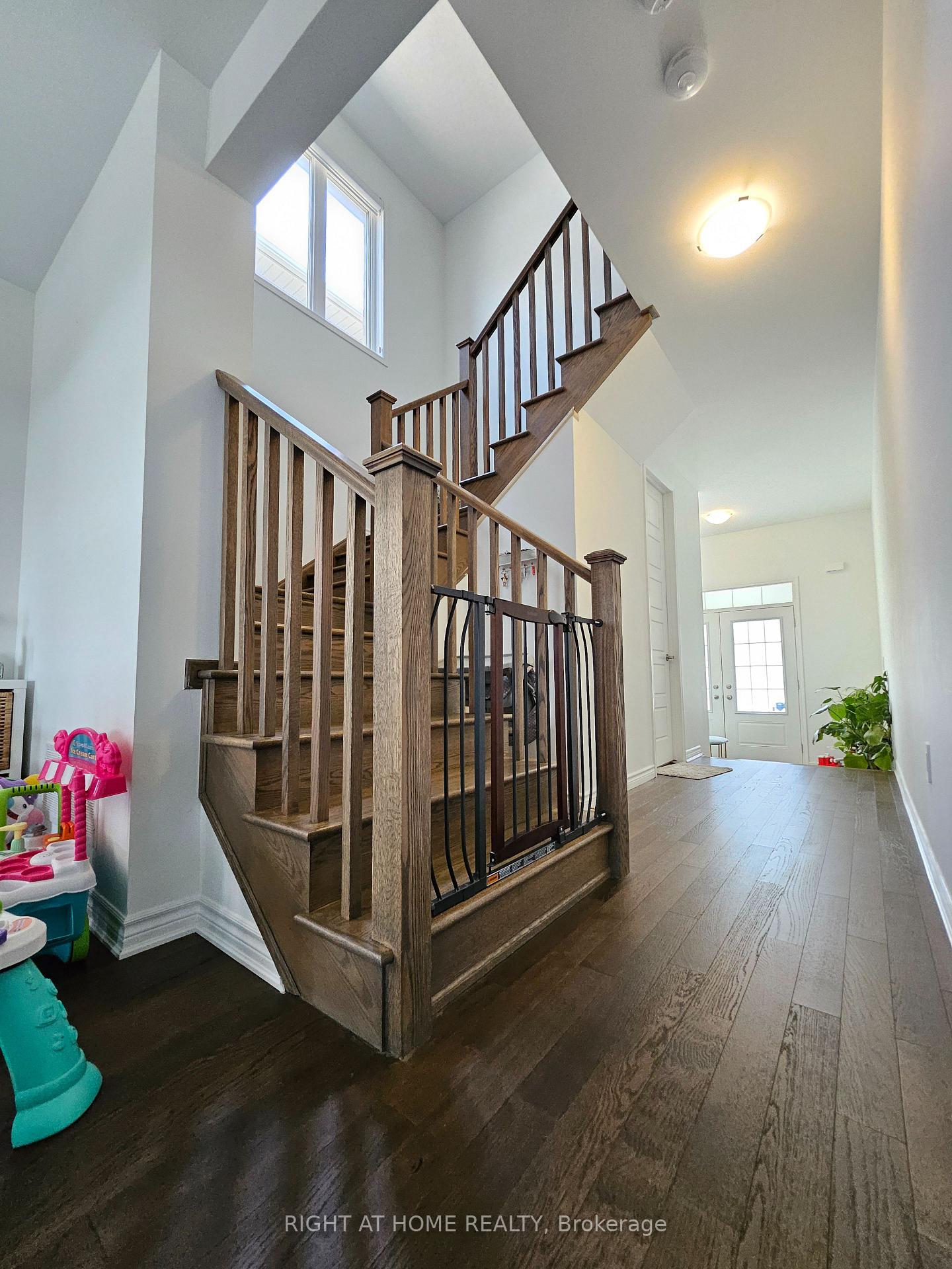 Photo 5 of Unit Upper, 1615 Severn Drive, Milton, Bowes — HOMEH