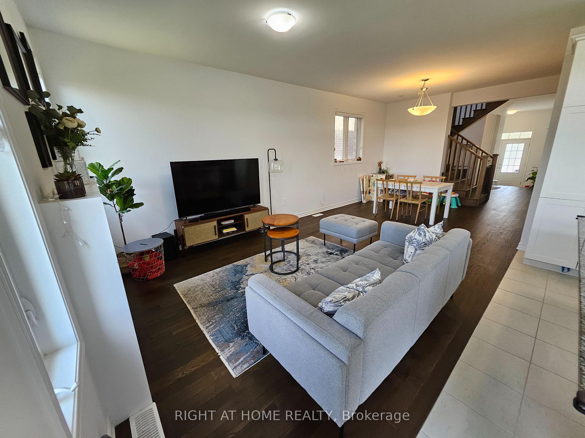 Photo 6 of Unit Upper, 1615 Severn Drive, Milton, Bowes — HOMEH