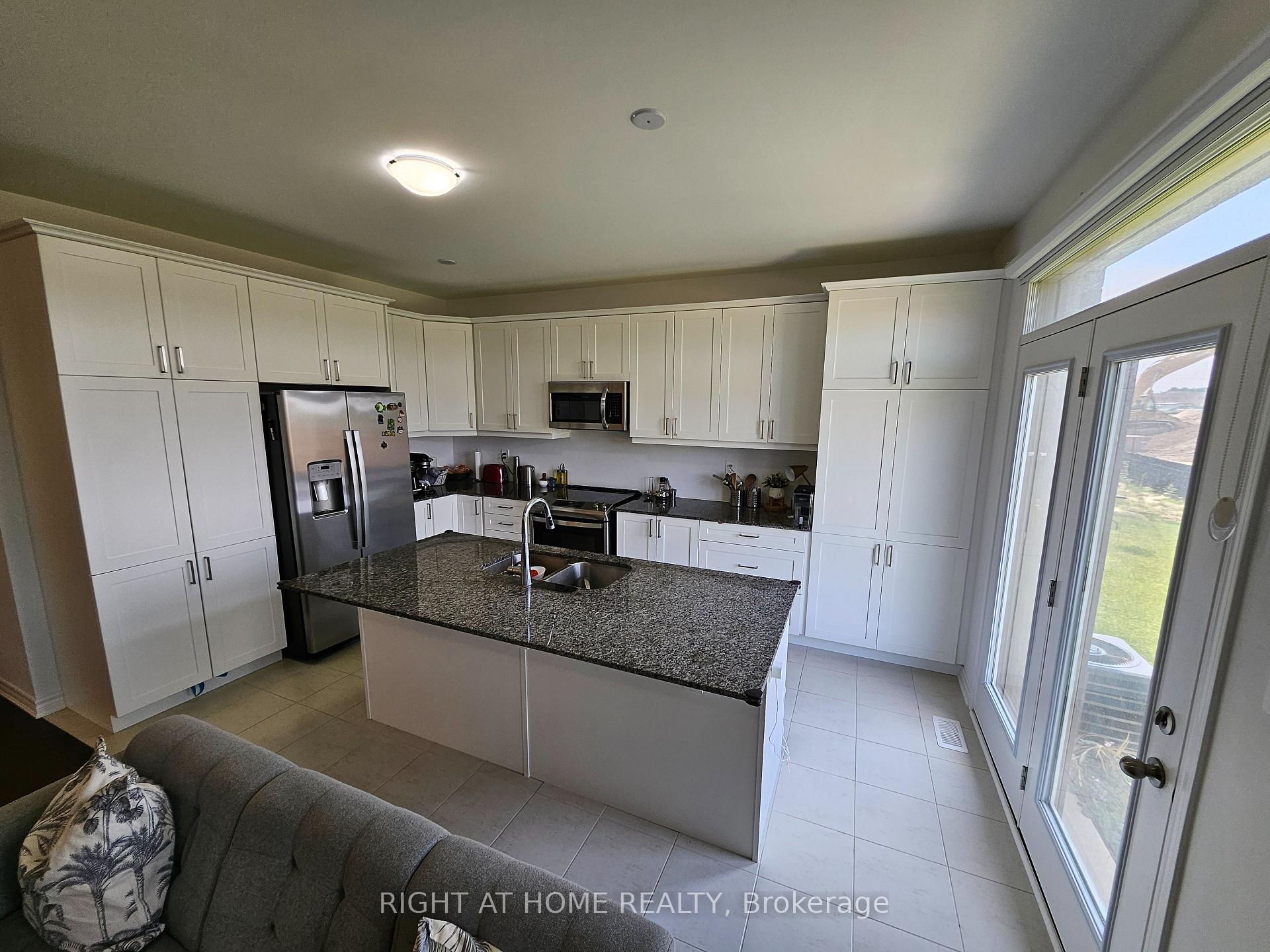 Photo 8 of Unit Upper, 1615 Severn Drive, Milton, Bowes — HOMEH