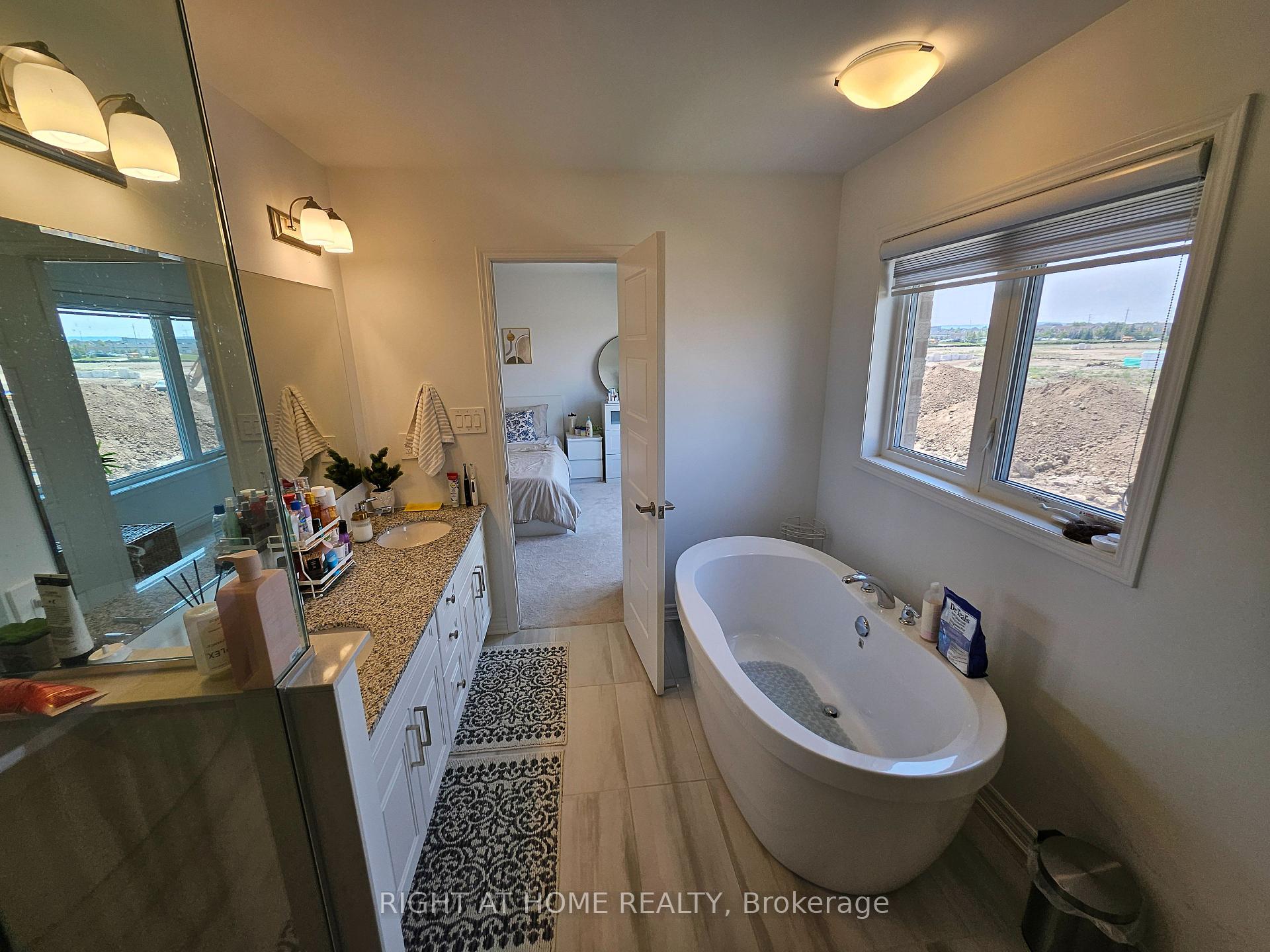 Photo 14 of Unit Upper, 1615 Severn Drive, Milton, Bowes — HOMEH