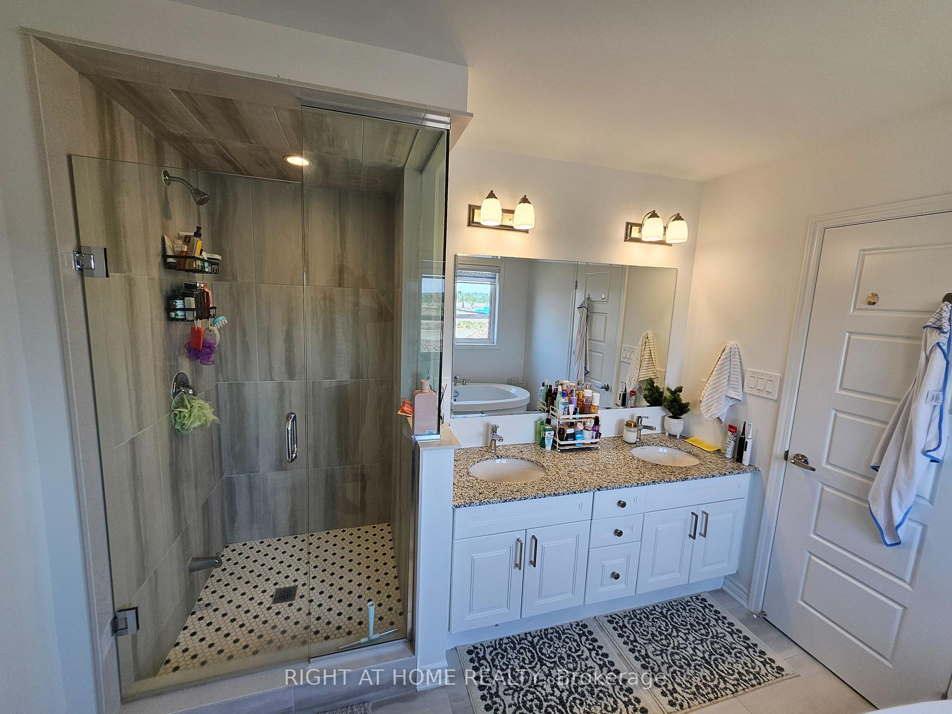 Photo 15 of Unit Upper, 1615 Severn Drive, Milton, Bowes — HOMEH