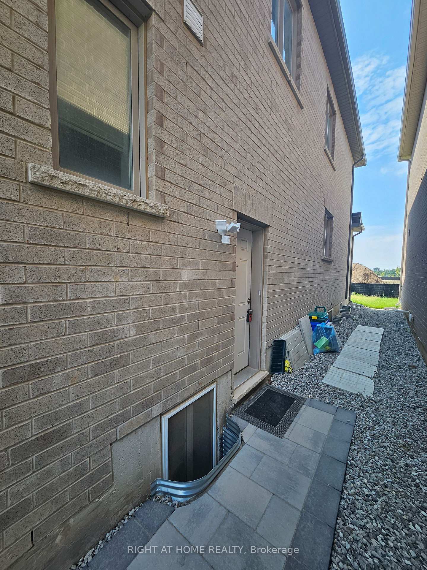 Photo 23 of Unit Upper, 1615 Severn Drive, Milton, Bowes — HOMEH