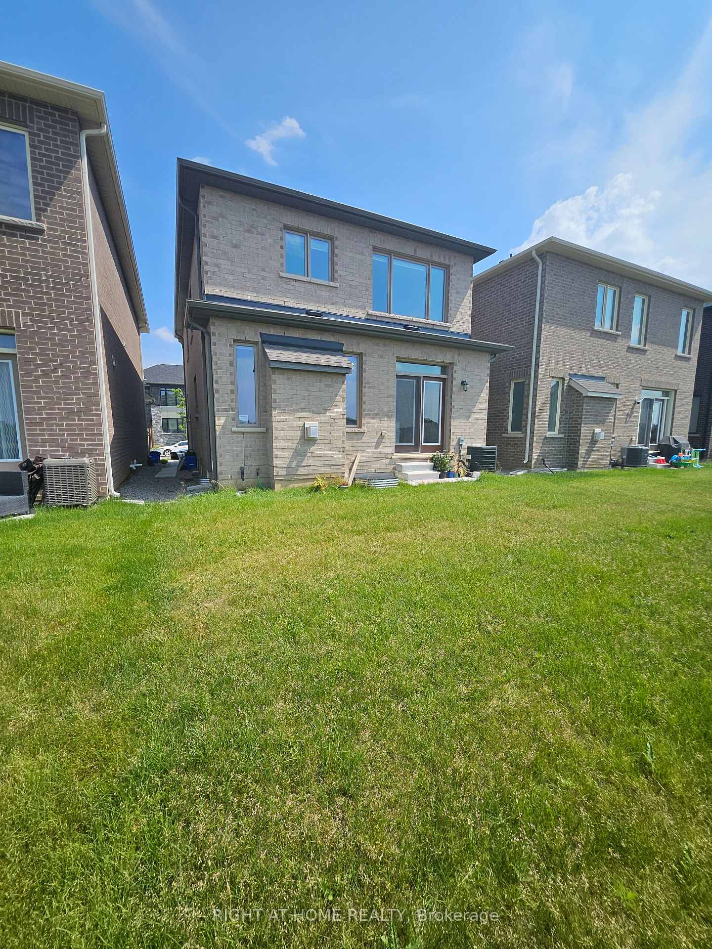 Photo 24 of Unit Upper, 1615 Severn Drive, Milton, Bowes — HOMEH