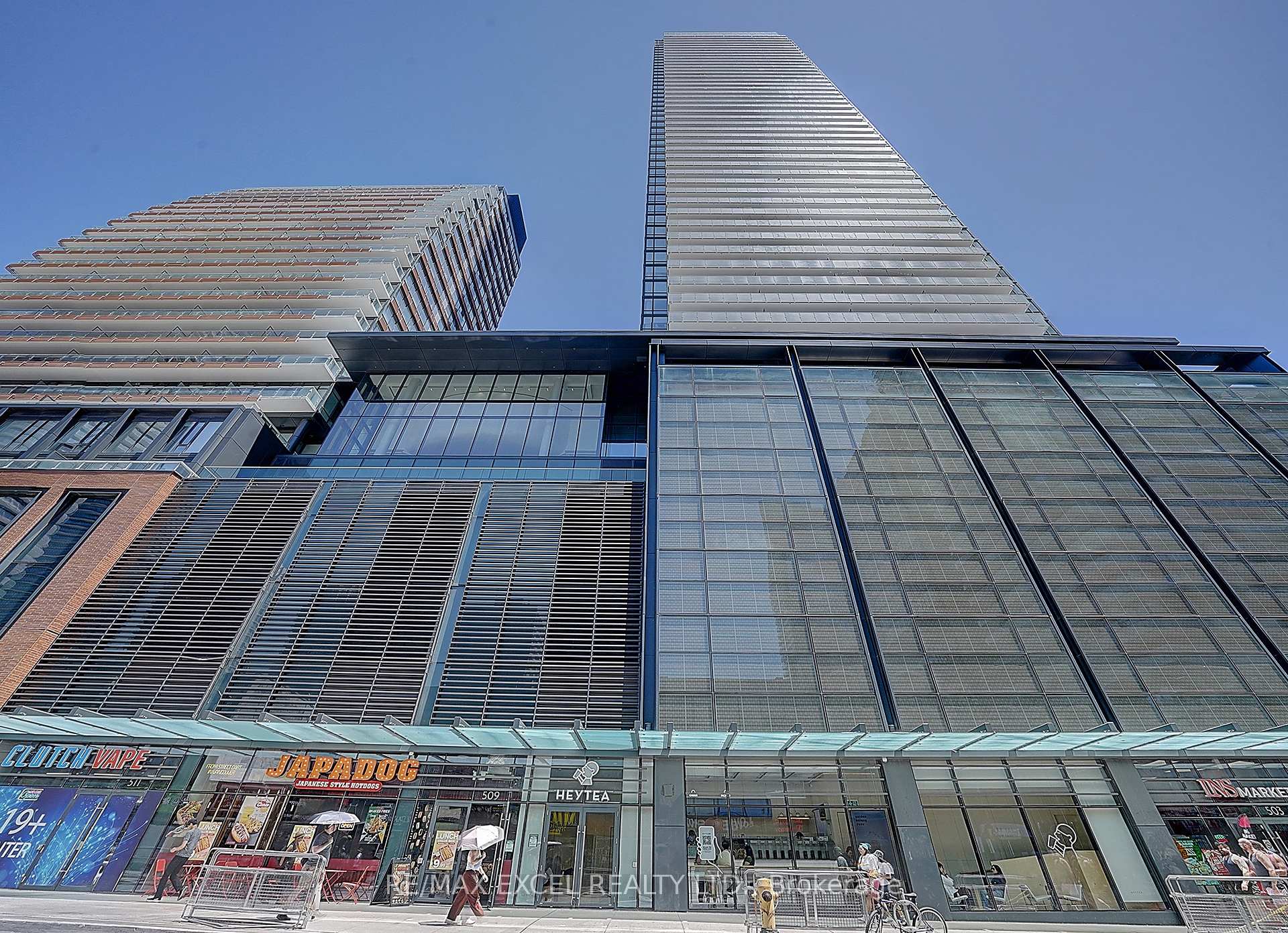 Front of Unit 3509, 501 Yonge Street