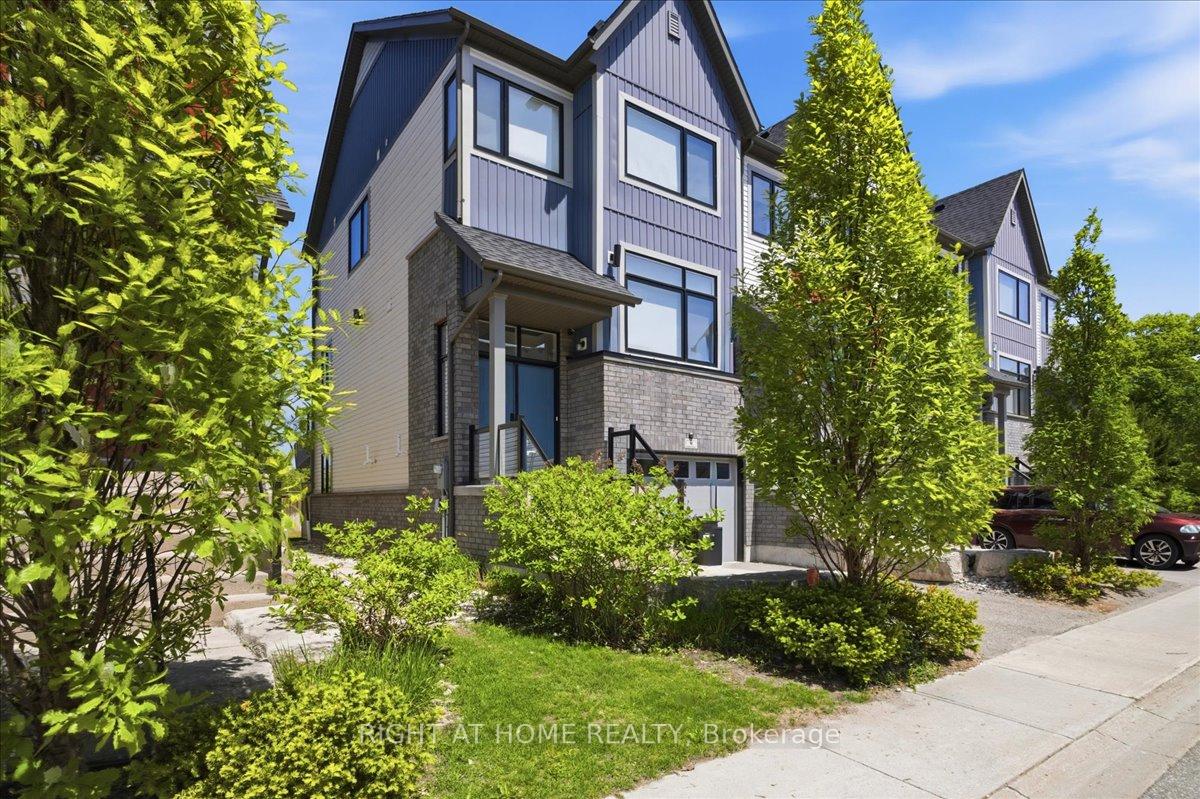 Photo 3 of 9 Bremont Way, Wasaga Beach — HOMEH