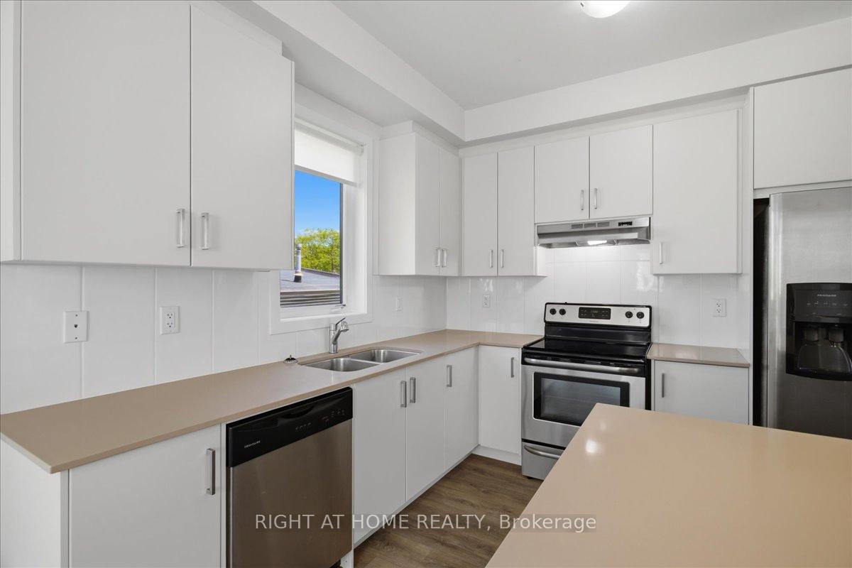 Photo 14 of 9 Bremont Way, Wasaga Beach — HOMEH