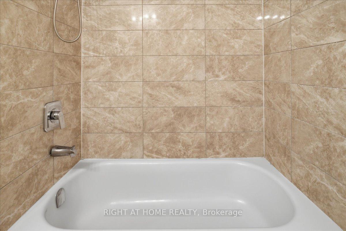 Photo 26 of 9 Bremont Way, Wasaga Beach — HOMEH