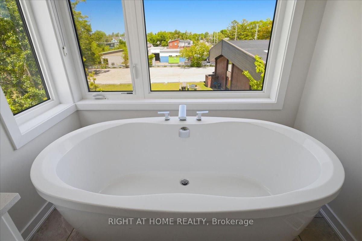 Photo 38 of 9 Bremont Way, Wasaga Beach — HOMEH