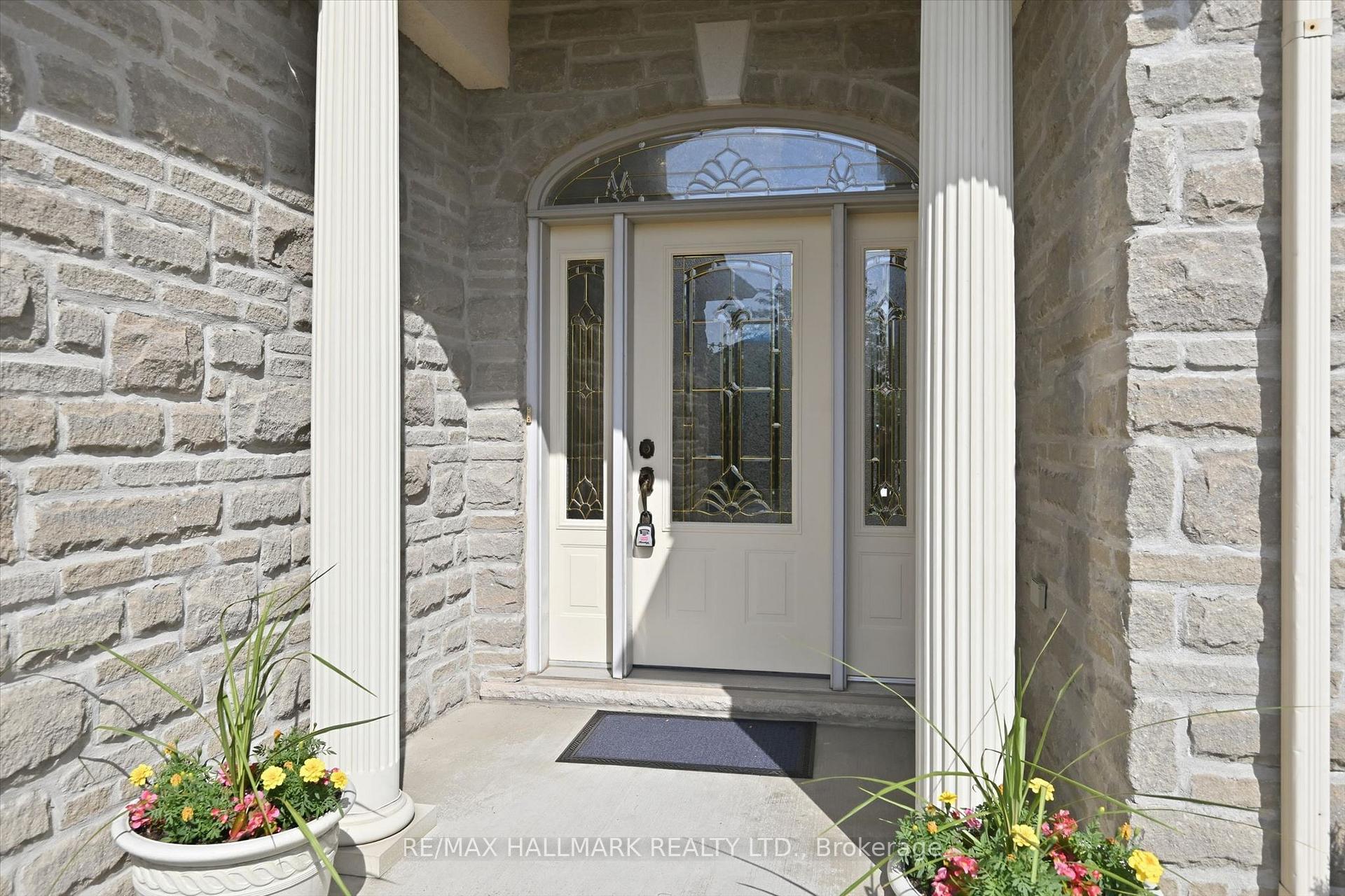 Photo 3 of 82 Second Road W, Hamilton, Stoney Creek Mountain — HOMEH
