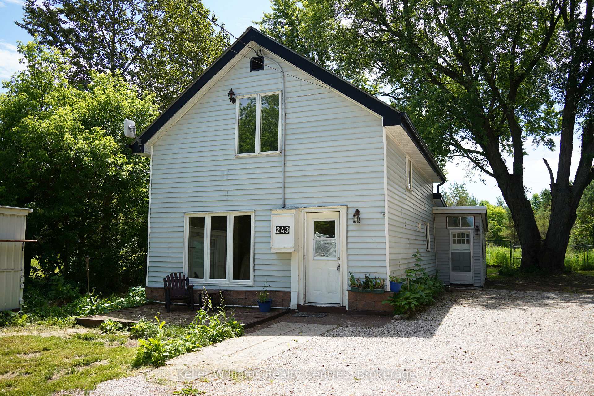 Front of 243 Queen Street W