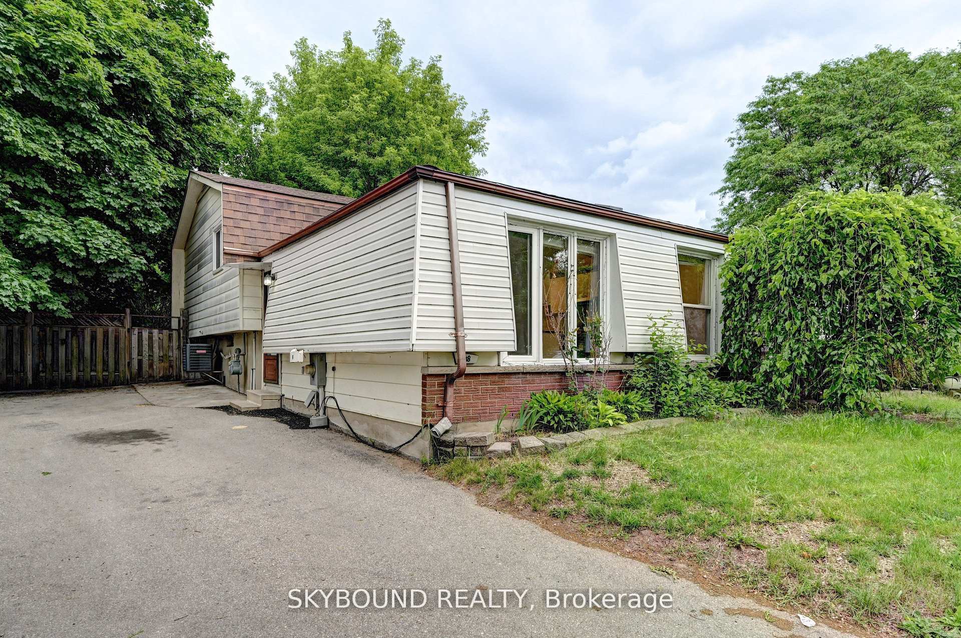 Photo 2 of 48 Cluthe Crescent, Kitchener, Brigadoon — HOMEH
