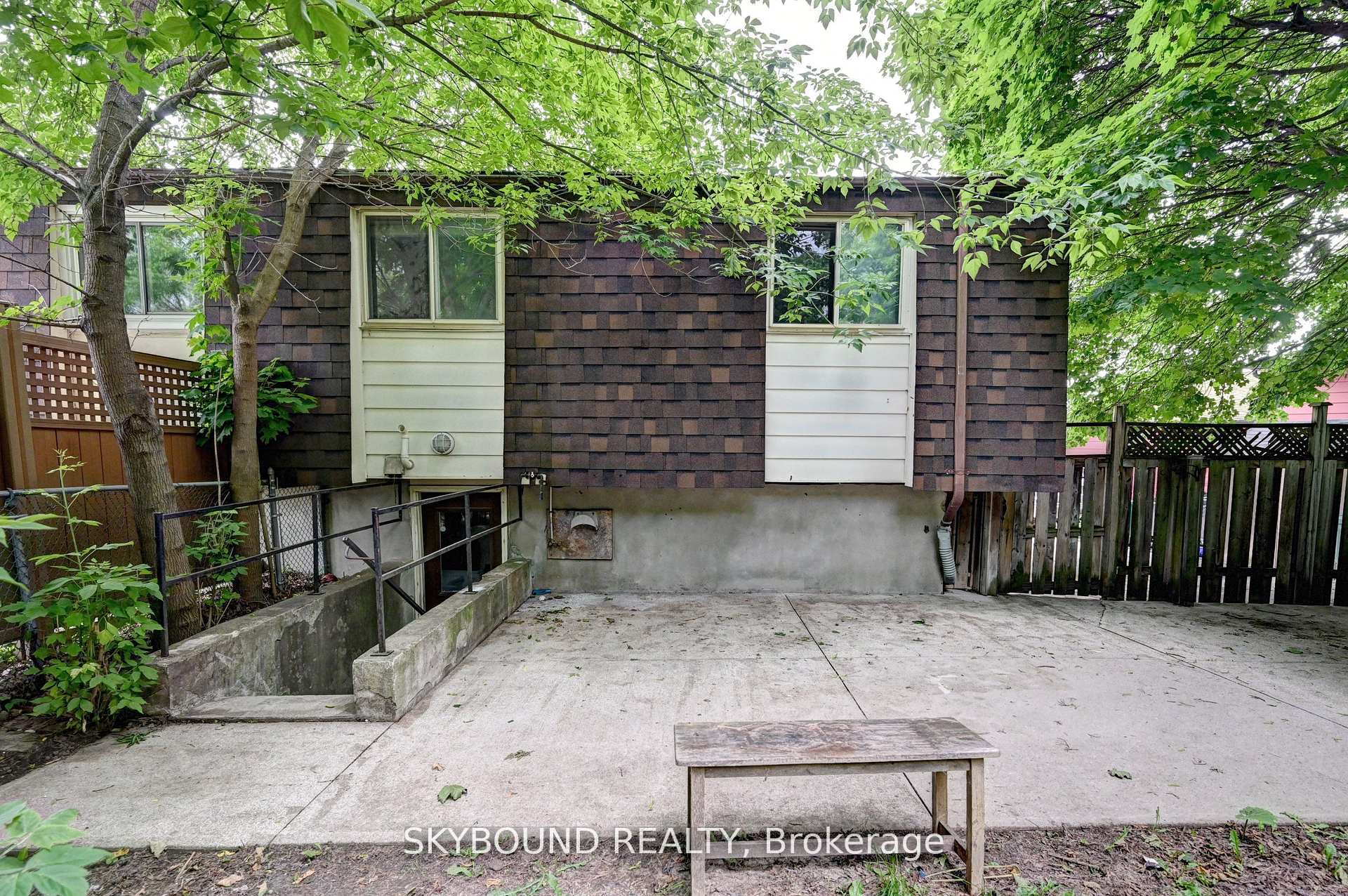 Photo 40 of 48 Cluthe Crescent, Kitchener, Brigadoon — HOMEH