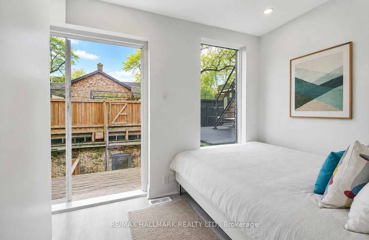 Photo 5 of Unit 2, 415 Dundas Street E, Toronto, Moss Park — HOMEH