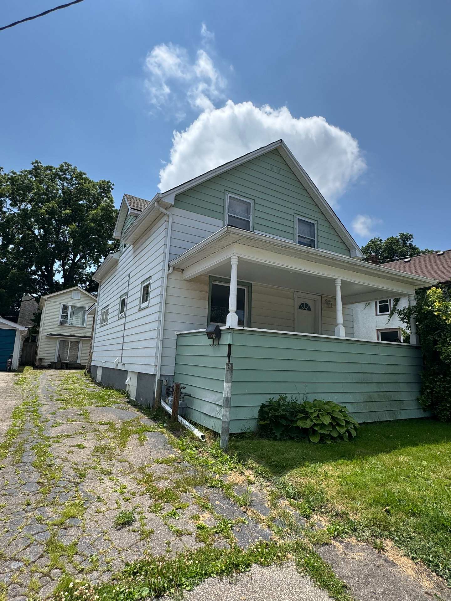 Photo 2 of 4680 Ryerson Crescent, Niagara Falls, Downtown — HOMEH