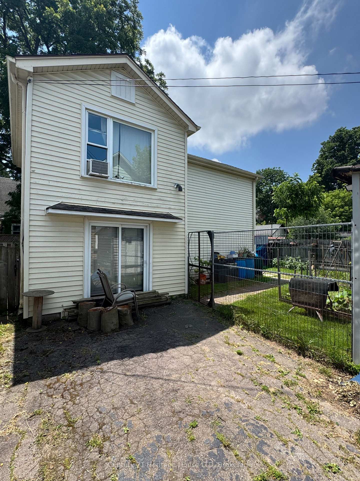 Photo 3 of 4680 Ryerson Crescent, Niagara Falls, Downtown — HOMEH