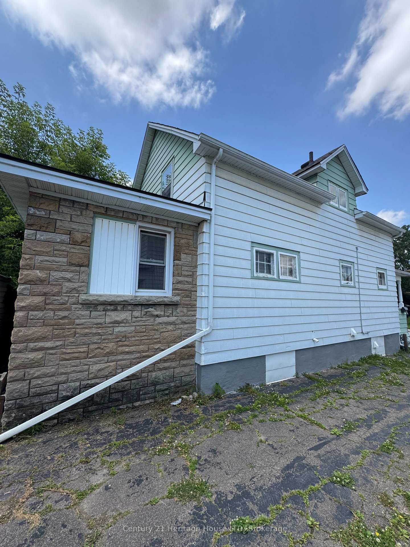 Photo 7 of 4680 Ryerson Crescent, Niagara Falls, Downtown — HOMEH