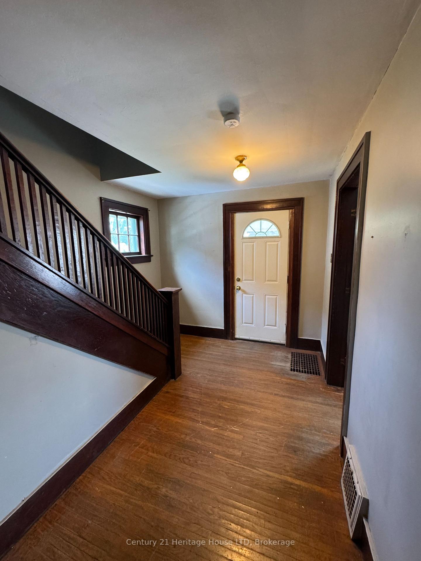 Photo 10 of 4680 Ryerson Crescent, Niagara Falls, Downtown — HOMEH