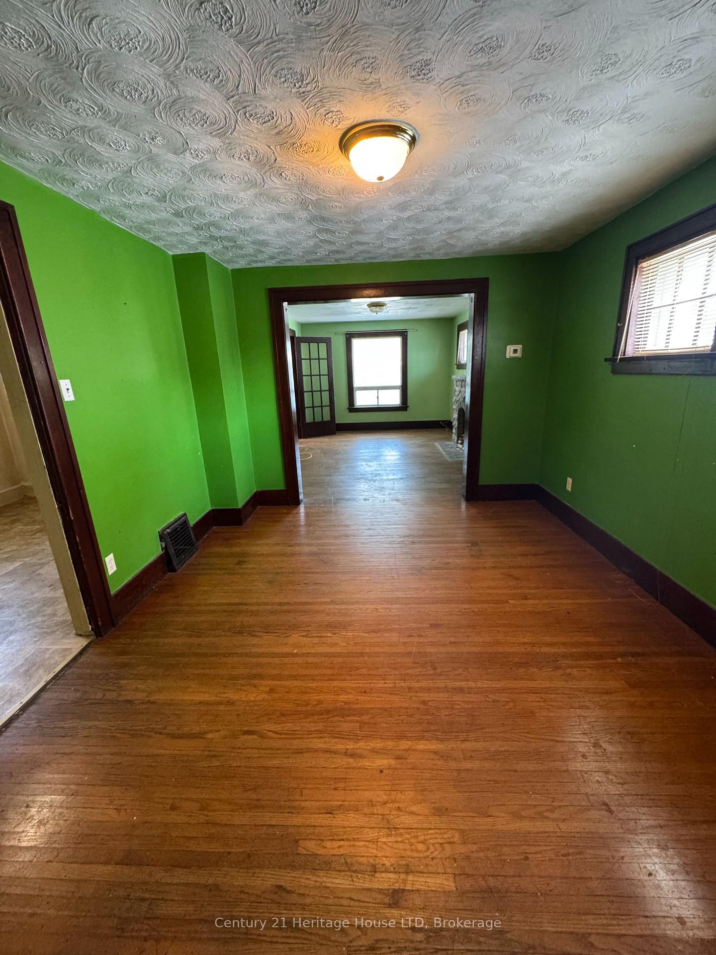 Photo 11 of 4680 Ryerson Crescent, Niagara Falls, Downtown — HOMEH