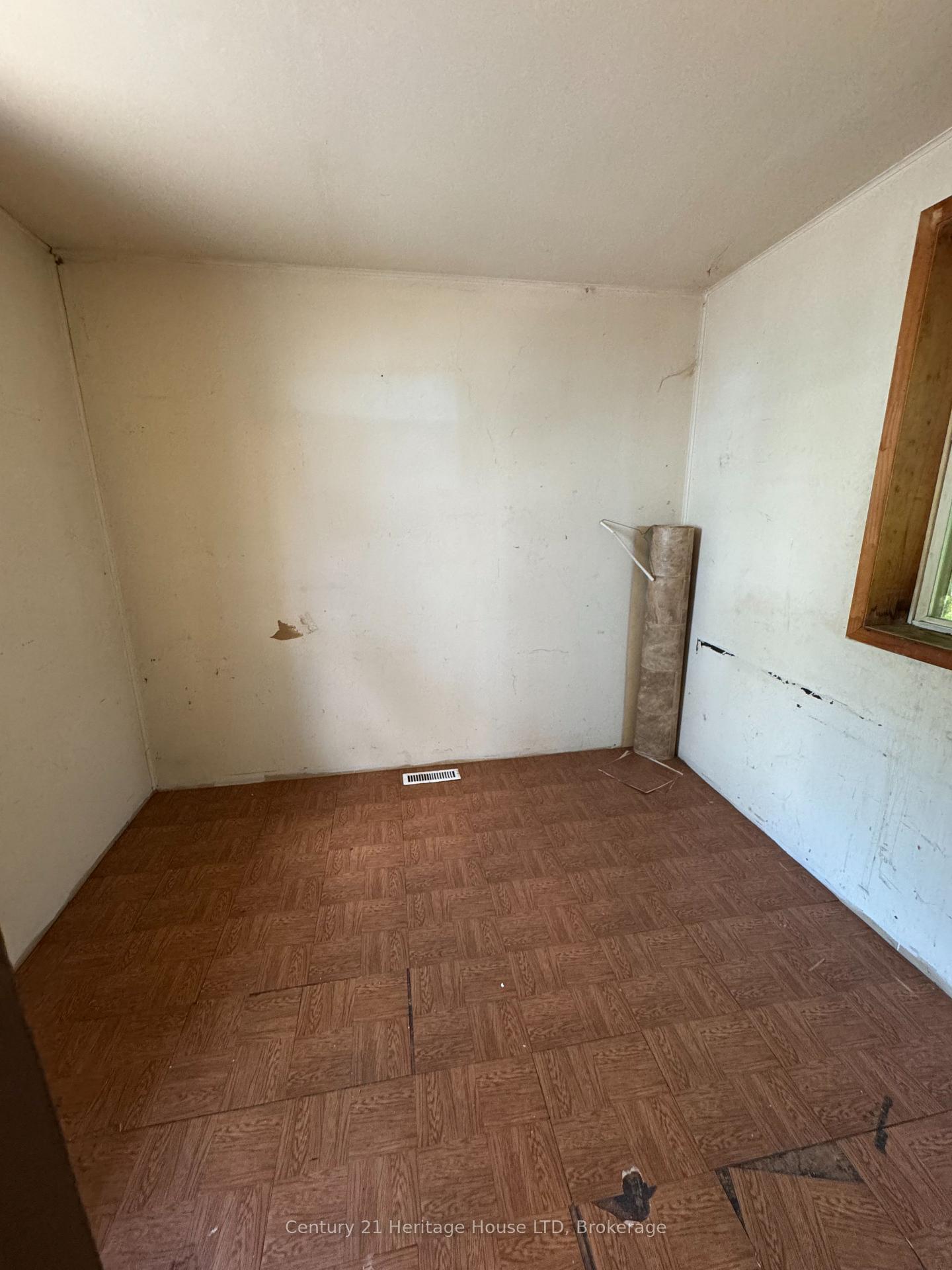 Photo 13 of 4680 Ryerson Crescent, Niagara Falls, Downtown — HOMEH