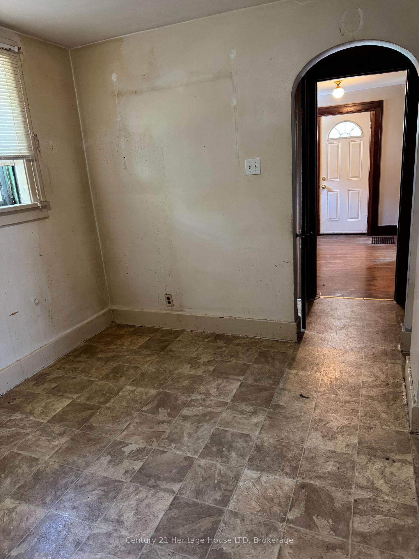 Photo 15 of 4680 Ryerson Crescent, Niagara Falls, Downtown — HOMEH