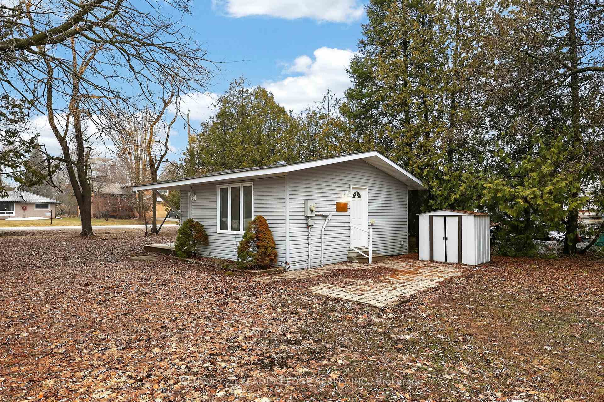 Photo 2 of 2073 Kate Avenue, Innisfil, Alcona — HOMEH