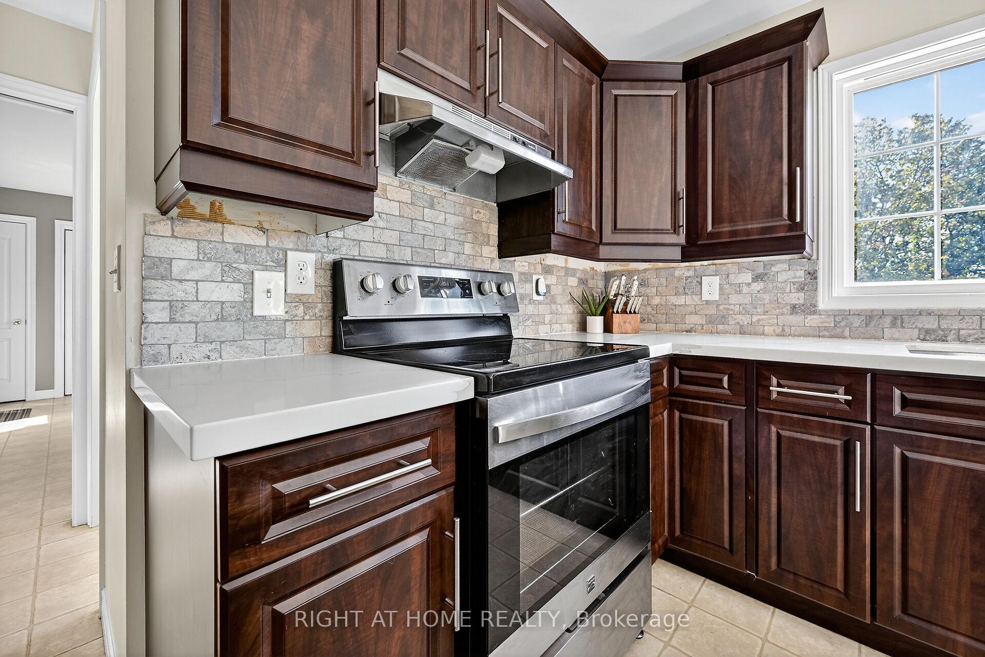 Photo 8 of 8 Talbot Road, Haldimand — HOMEH
