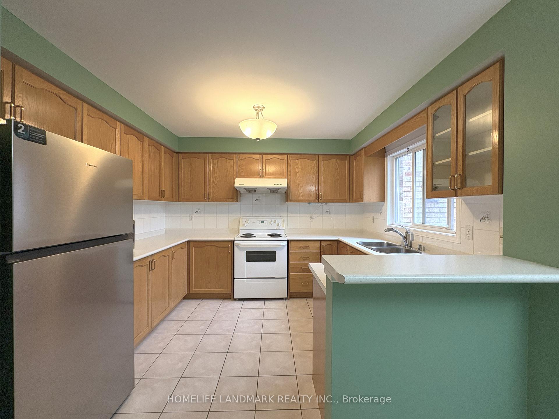 Photo 7 of 65 Cariglia Trail, Markham, Village Green-South Unionville — HOMEH