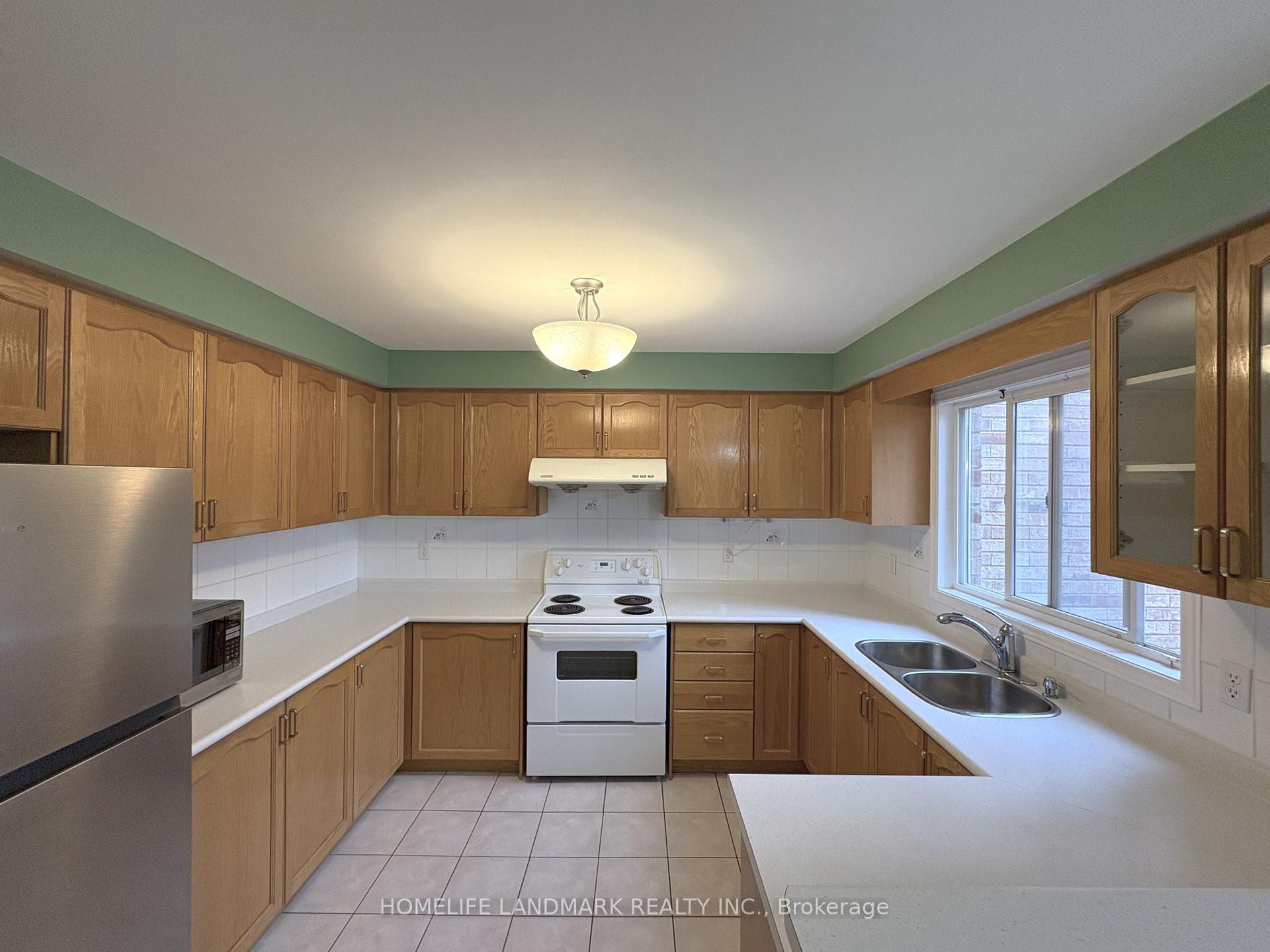 Photo 8 of 65 Cariglia Trail, Markham, Village Green-South Unionville — HOMEH