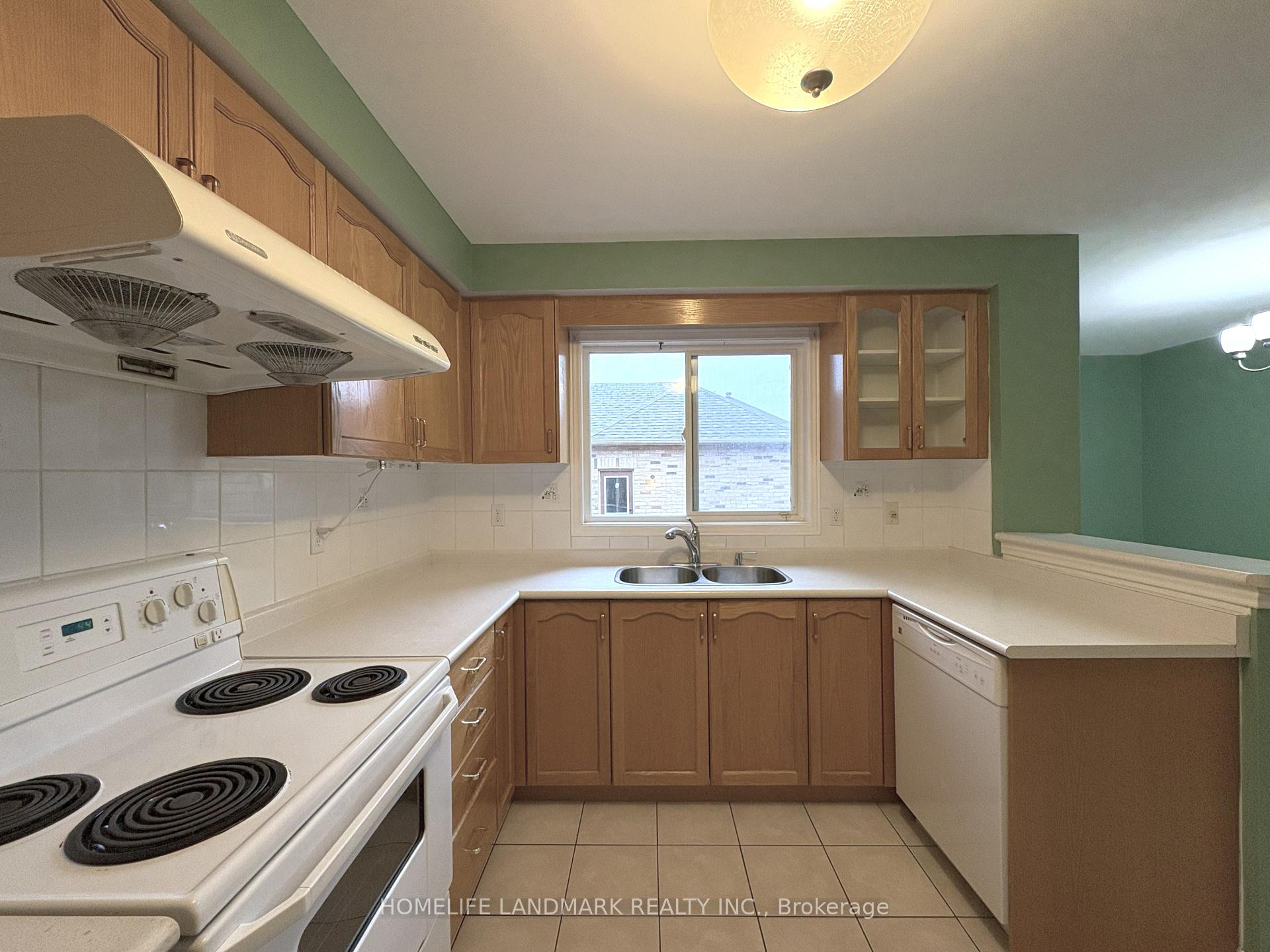 Photo 9 of 65 Cariglia Trail, Markham, Village Green-South Unionville — HOMEH