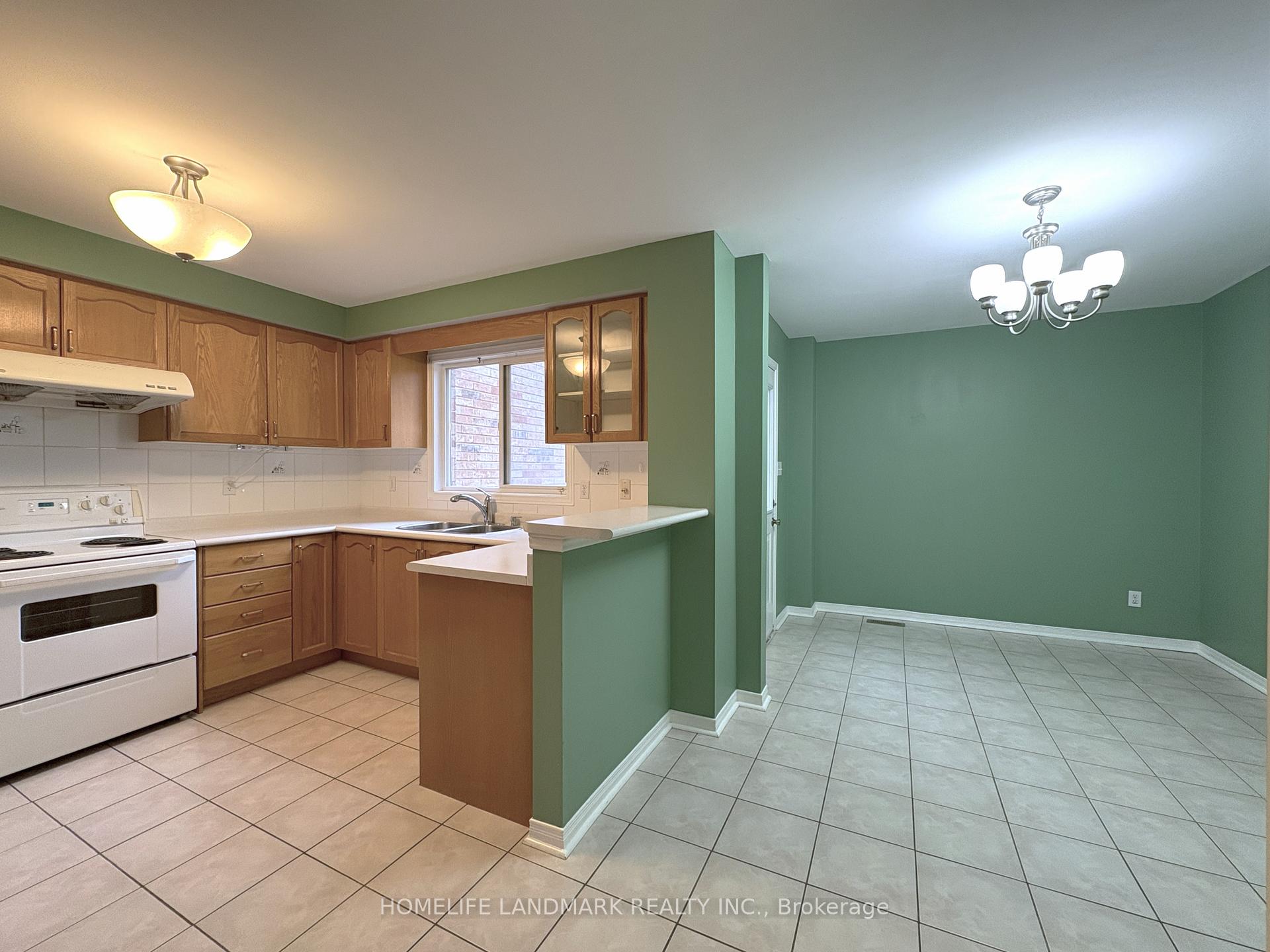 Photo 11 of 65 Cariglia Trail, Markham, Village Green-South Unionville — HOMEH