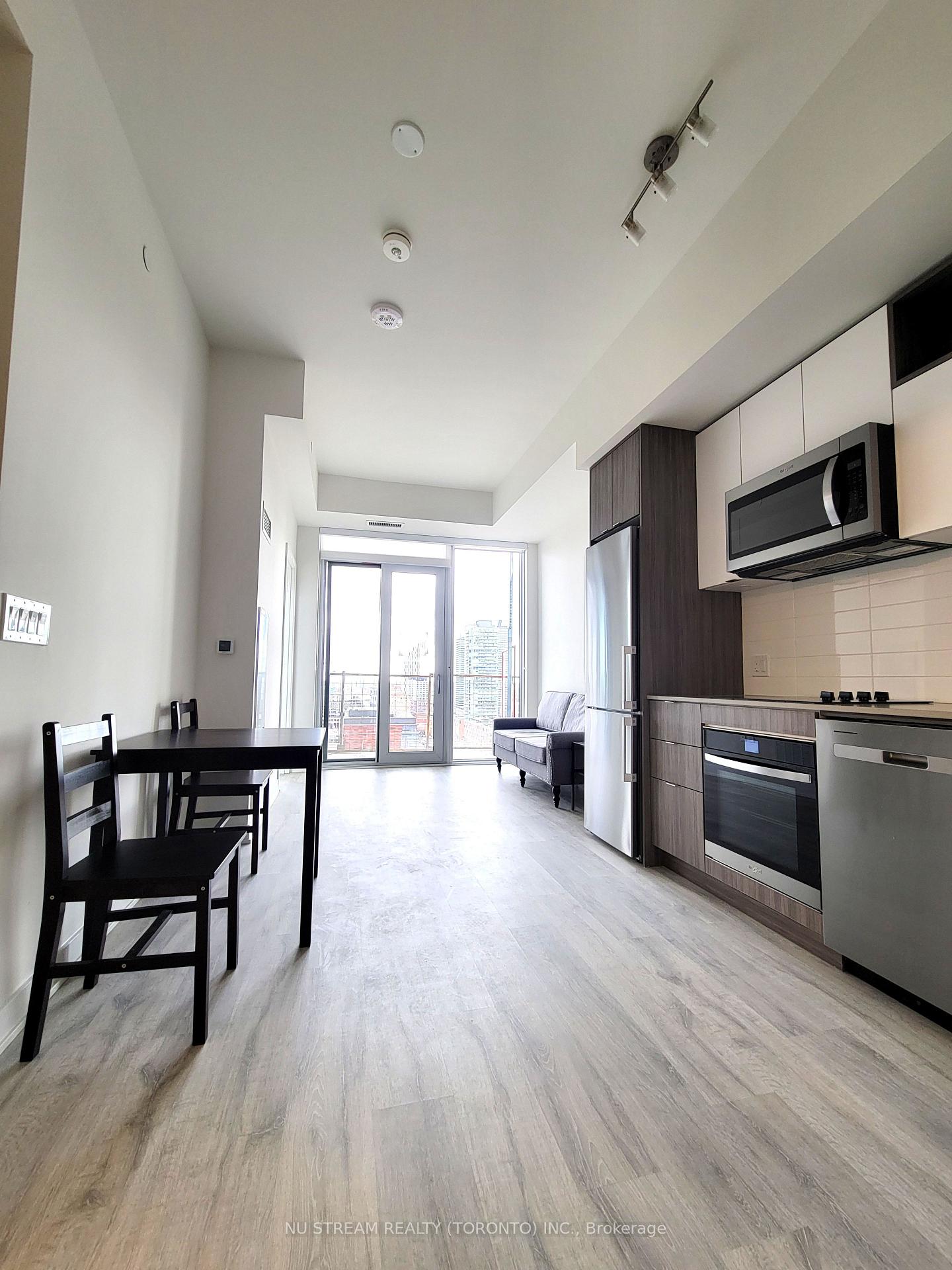 Photo 3 of Unit 1710, 70 Princess Street, Toronto, Waterfront Communities — HOMEH