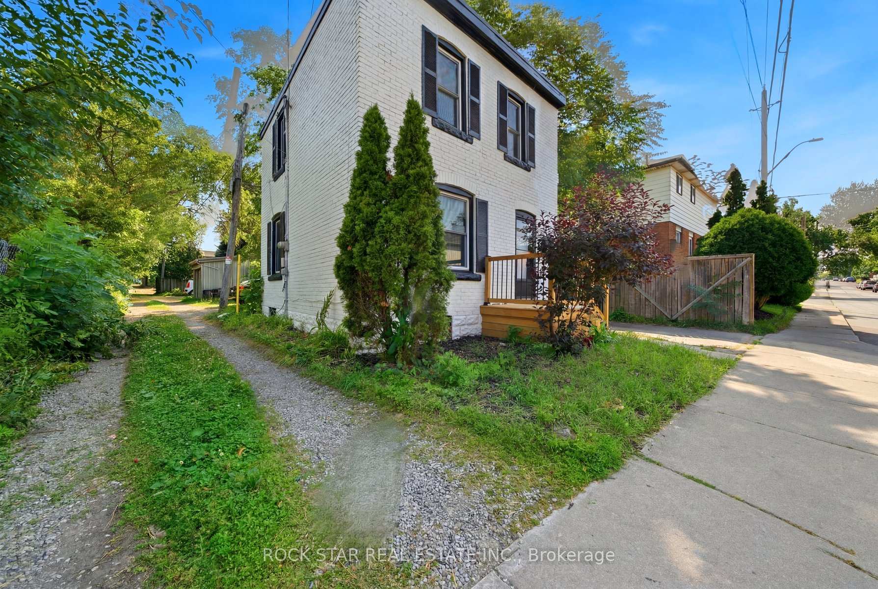 Photo 3 of 73 Peter Street, Hamilton, Strathcona — HOMEH