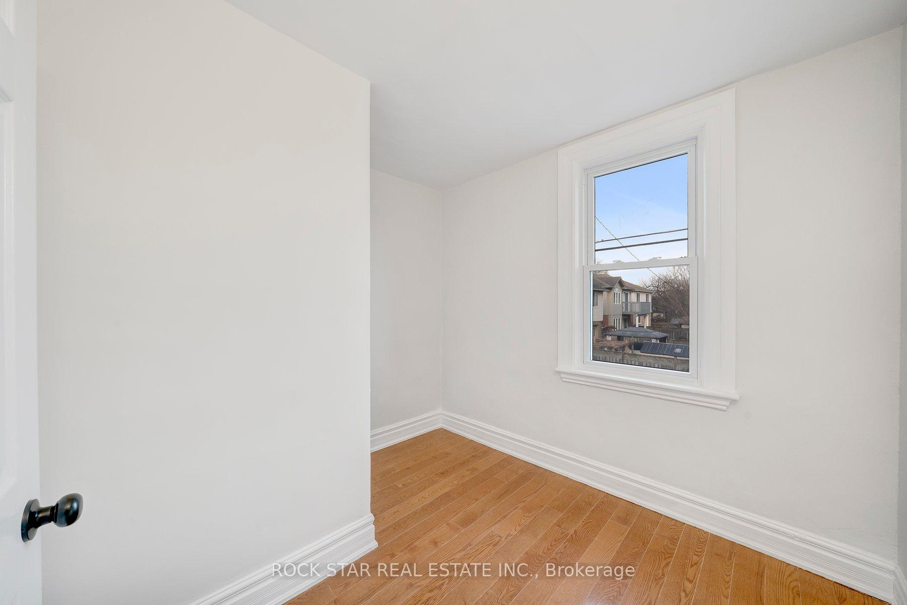 Photo 13 of 73 Peter Street, Hamilton, Strathcona — HOMEH
