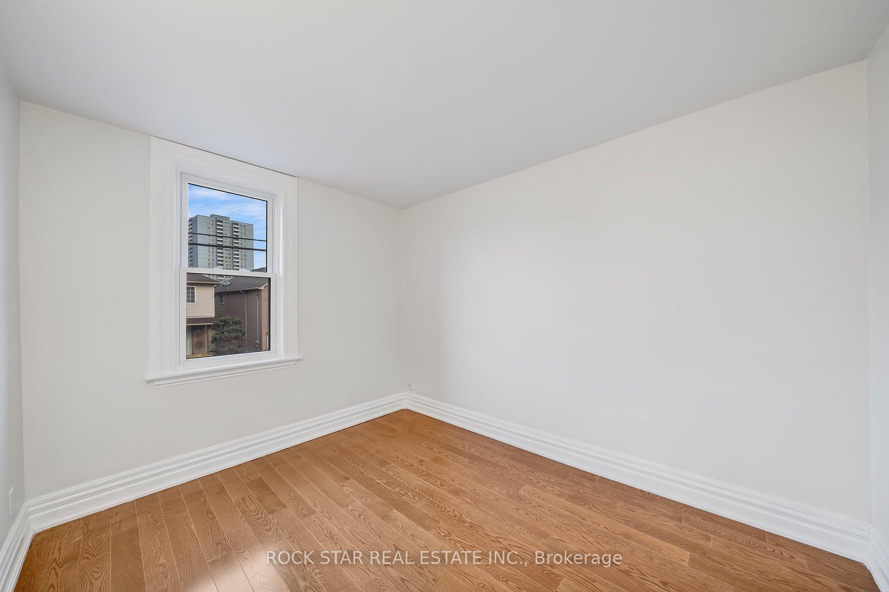 Photo 16 of 73 Peter Street, Hamilton, Strathcona — HOMEH