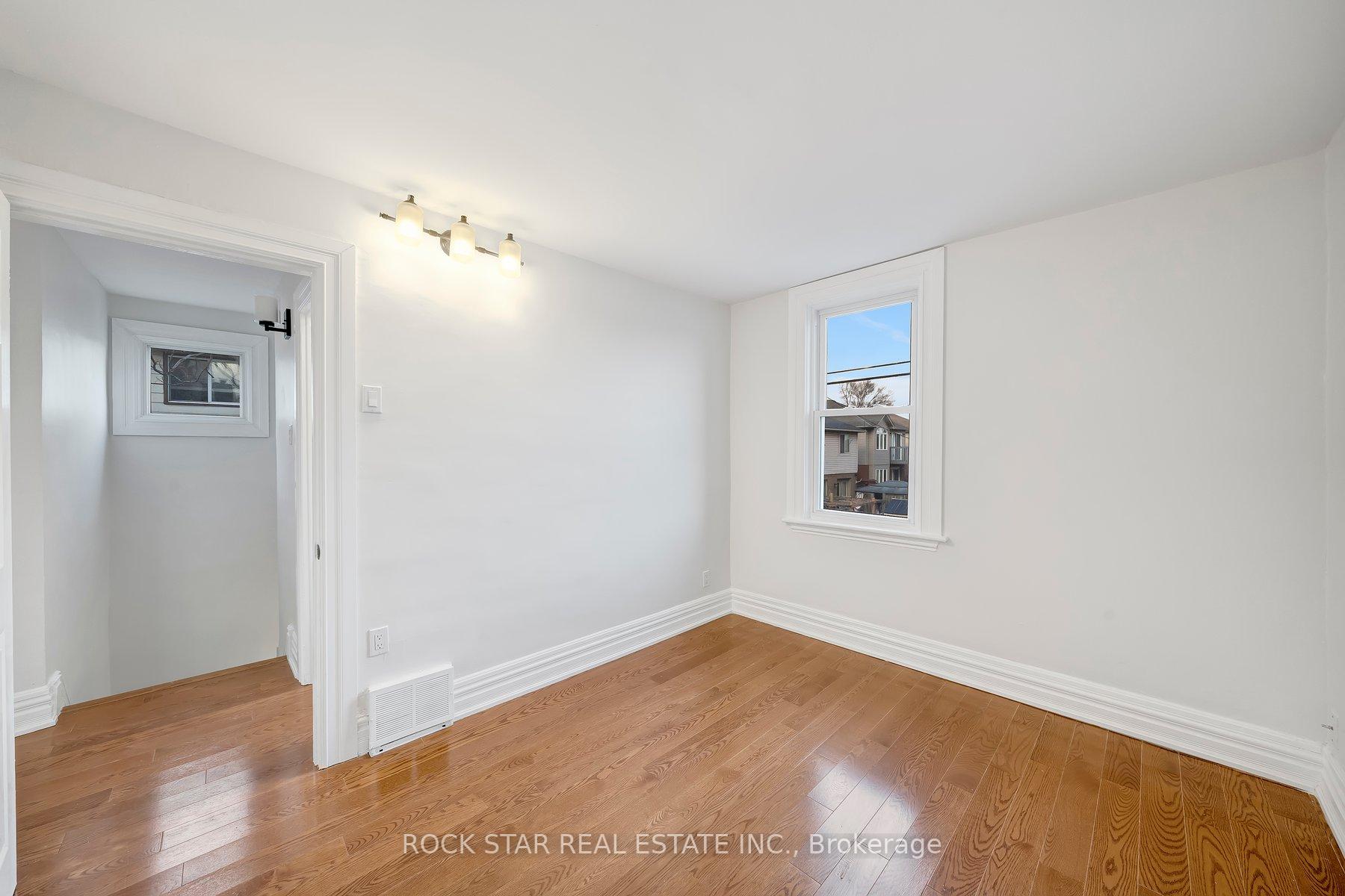Photo 17 of 73 Peter Street, Hamilton, Strathcona — HOMEH