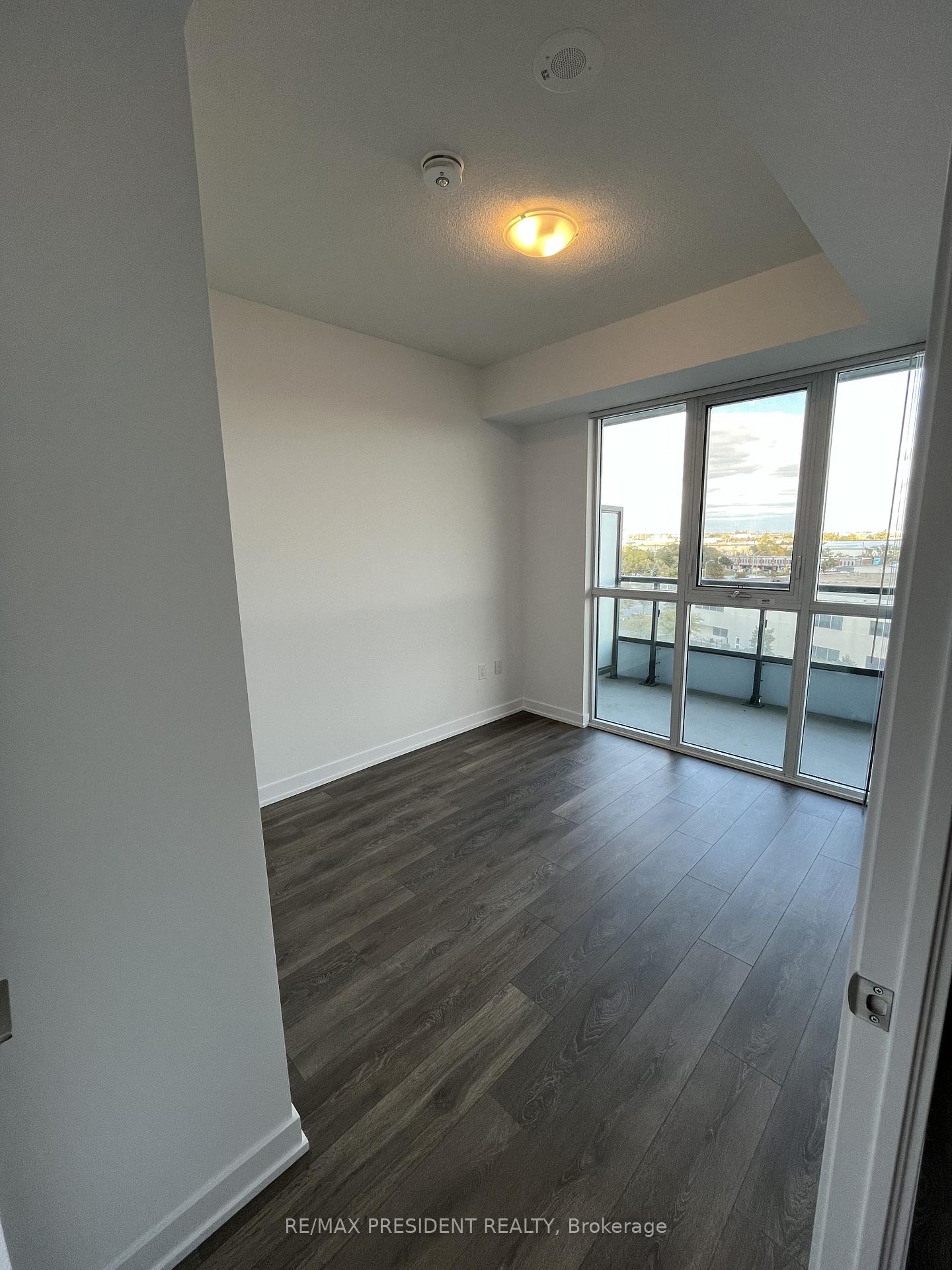 Photo 5 of Unit 616, 60 Honeycrisp Crescent, Vaughan, Vaughan Corporate Centre — HOMEH