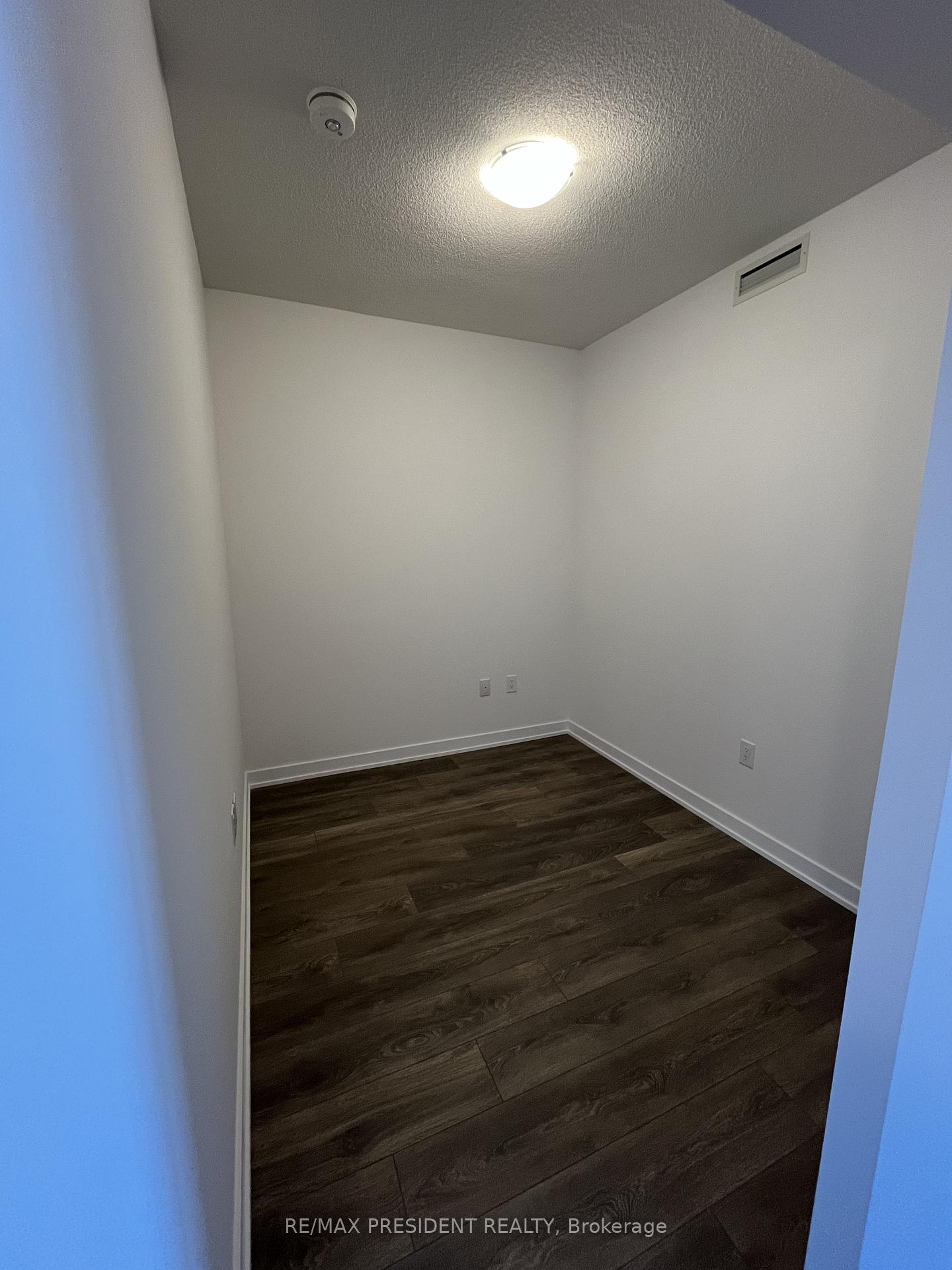 Photo 7 of Unit 616, 60 Honeycrisp Crescent, Vaughan, Vaughan Corporate Centre — HOMEH