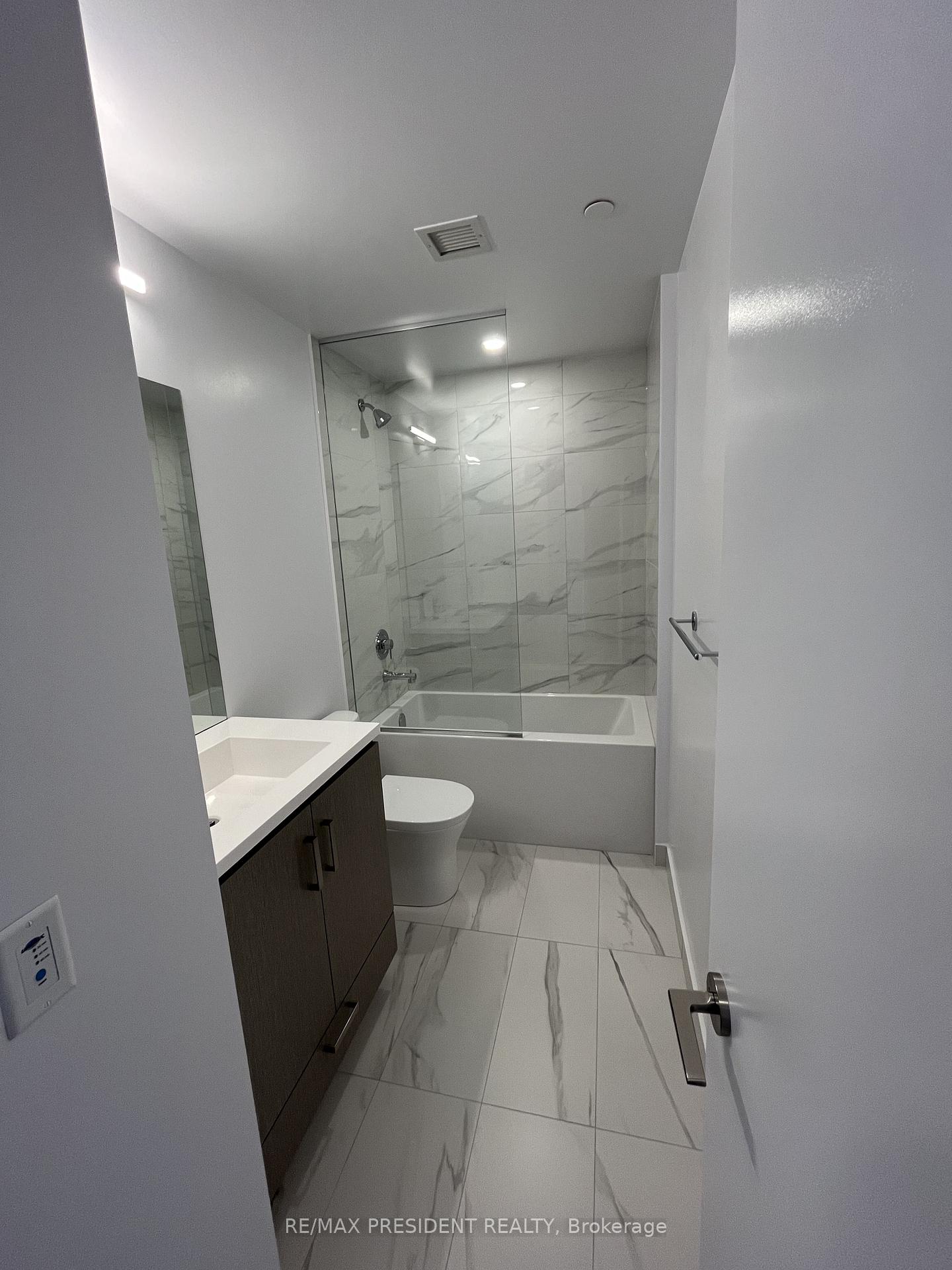 Photo 8 of Unit 616, 60 Honeycrisp Crescent, Vaughan, Vaughan Corporate Centre — HOMEH