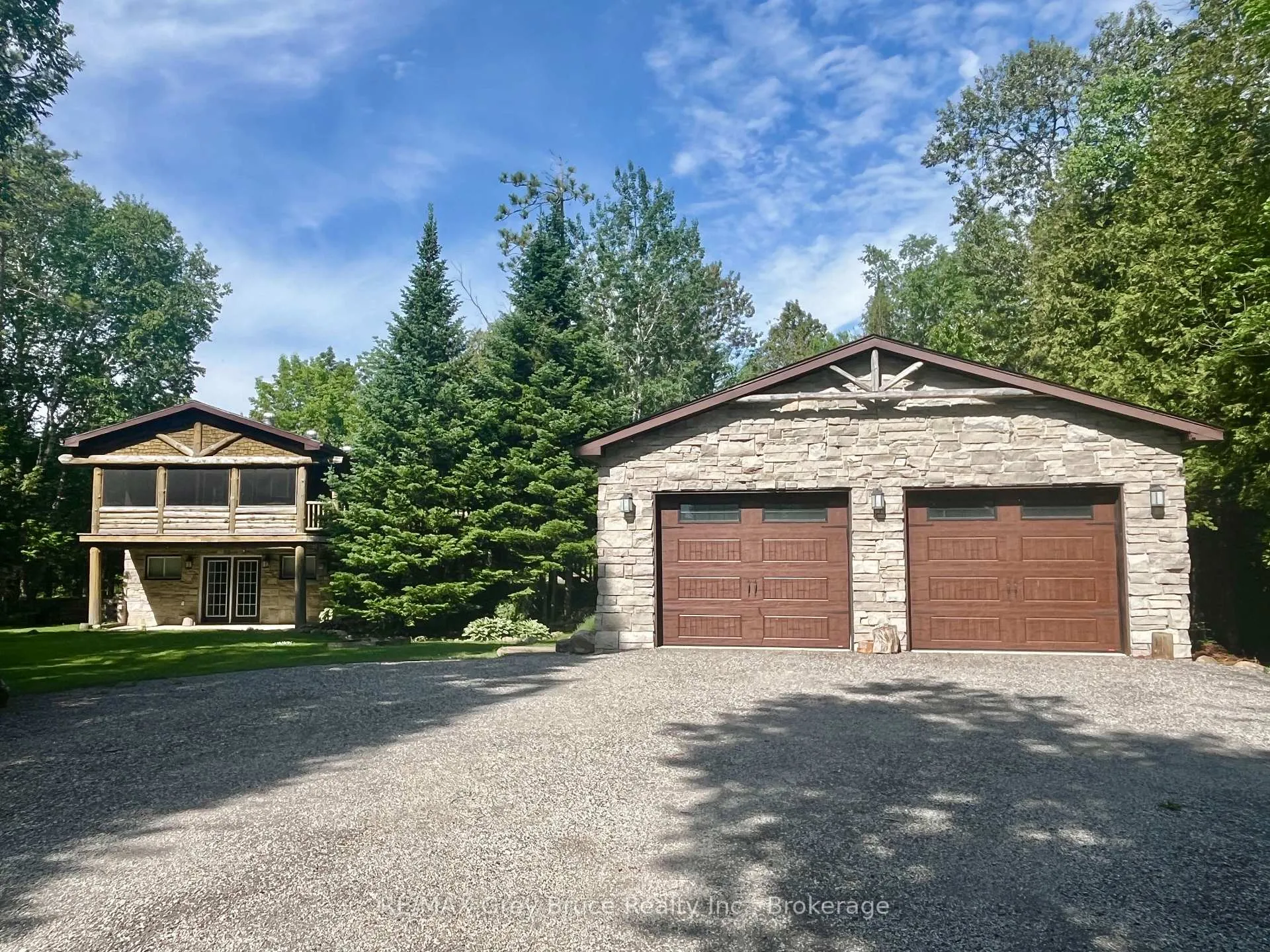 Front of 1535 15 Side Road