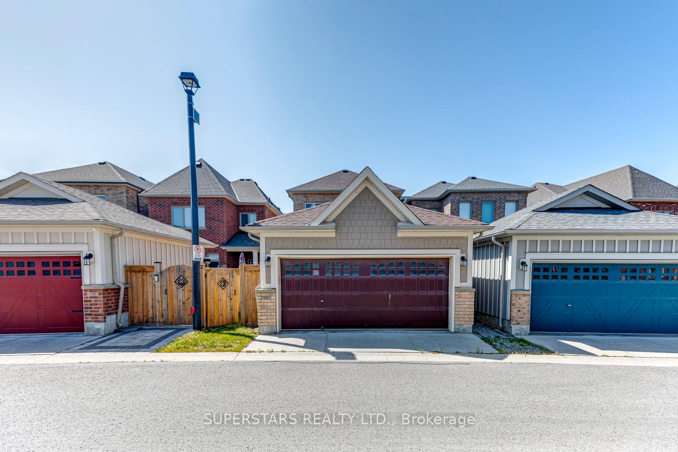 Photo 2 of 236 Paradelle Drive, Richmond Hill, Oak Ridges Lake Wilcox — HOMEH