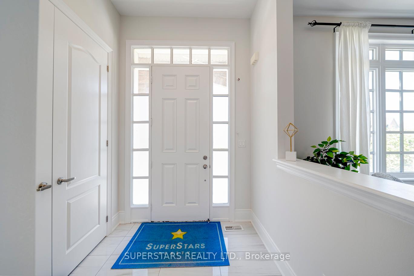 Photo 3 of 236 Paradelle Drive, Richmond Hill, Oak Ridges Lake Wilcox — HOMEH